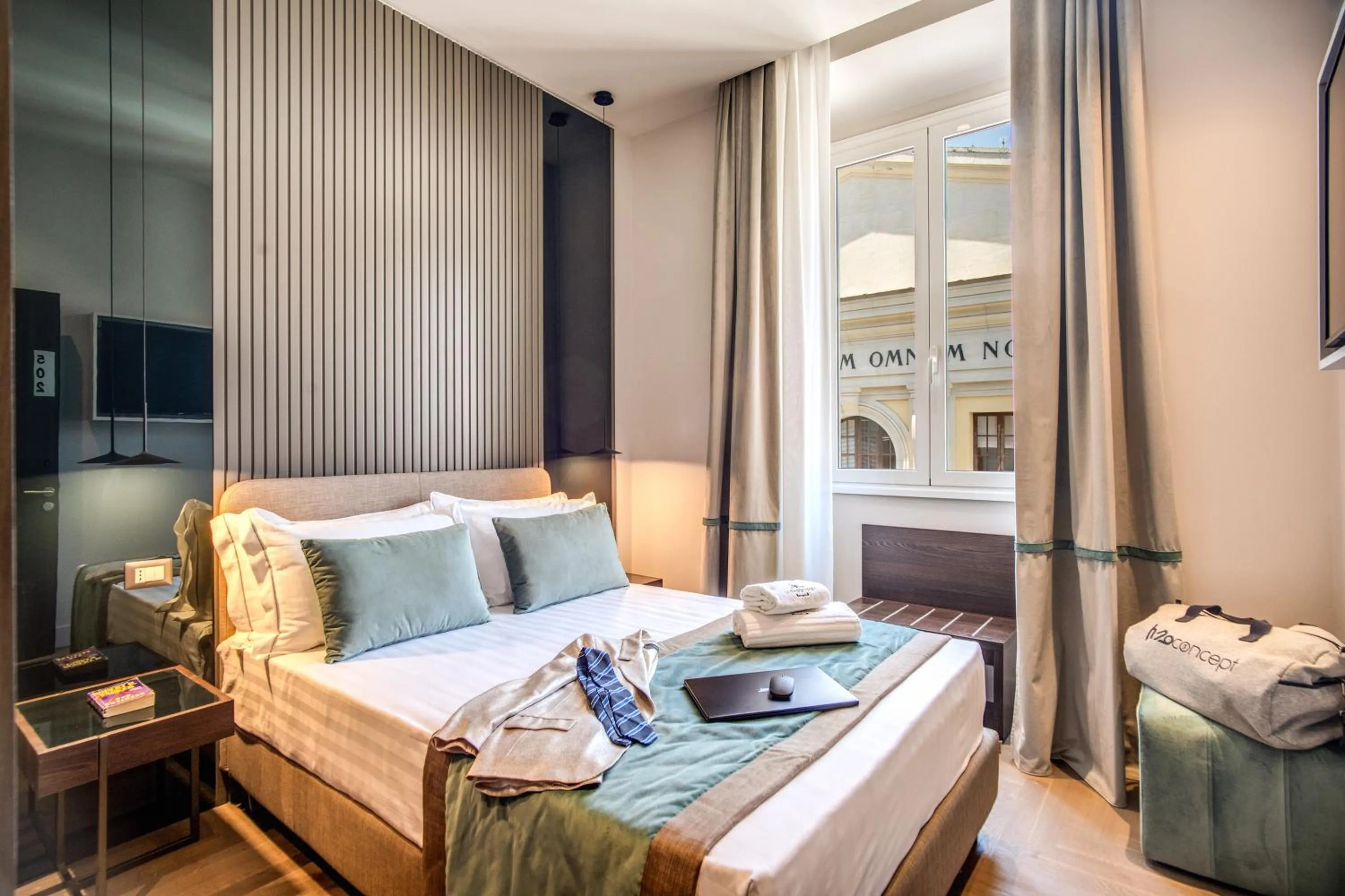 Bed in Hotel 77 Seventy-Seven - Maison D'Art Collection