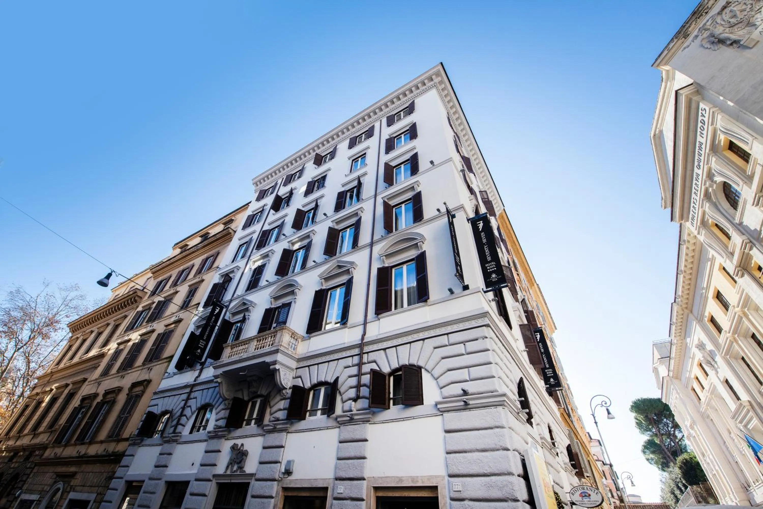 Property building in Hotel 77 Seventy-Seven - Maison D'Art Collection