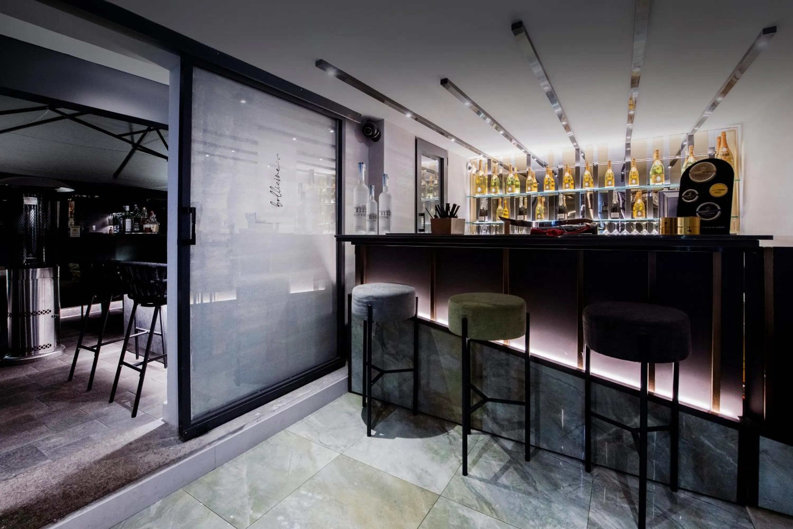 Balcony/Terrace in Hotel 77 Seventy-Seven - Maison D'Art Collection