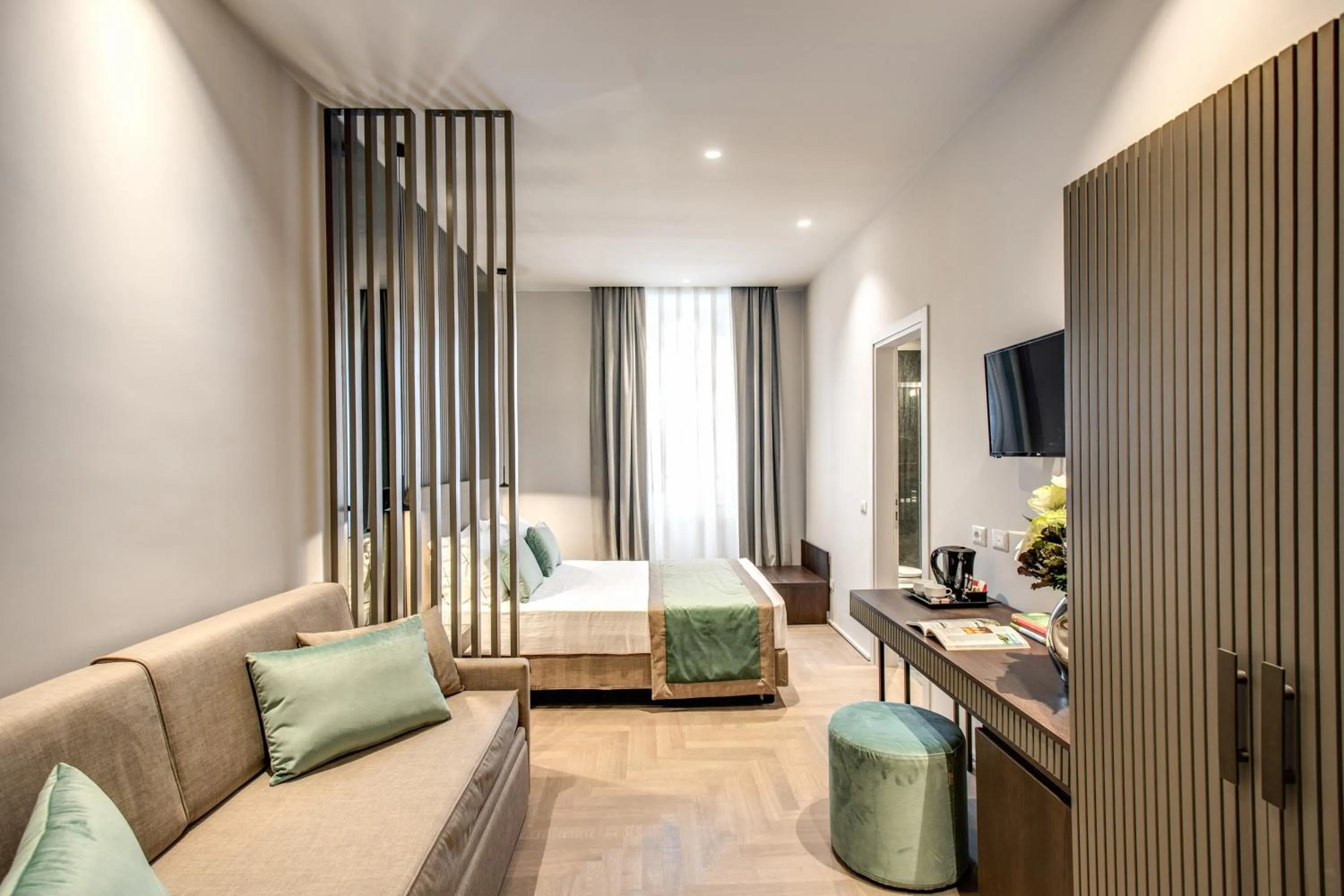 Bed in Hotel 77 Seventy-Seven - Maison D'Art Collection