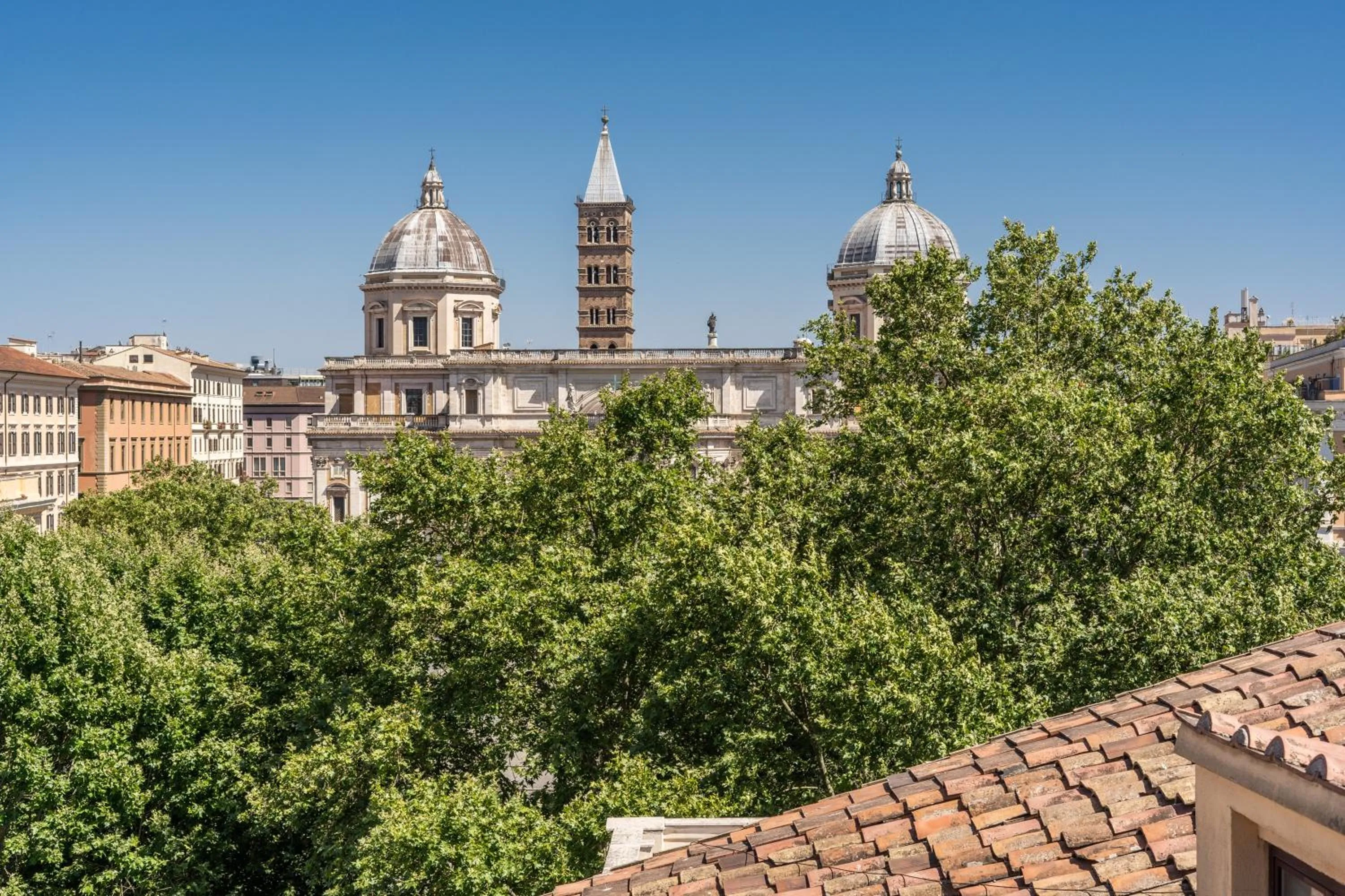 Nearby landmark in Hotel 77 Seventy-Seven - Maison D'Art Collection