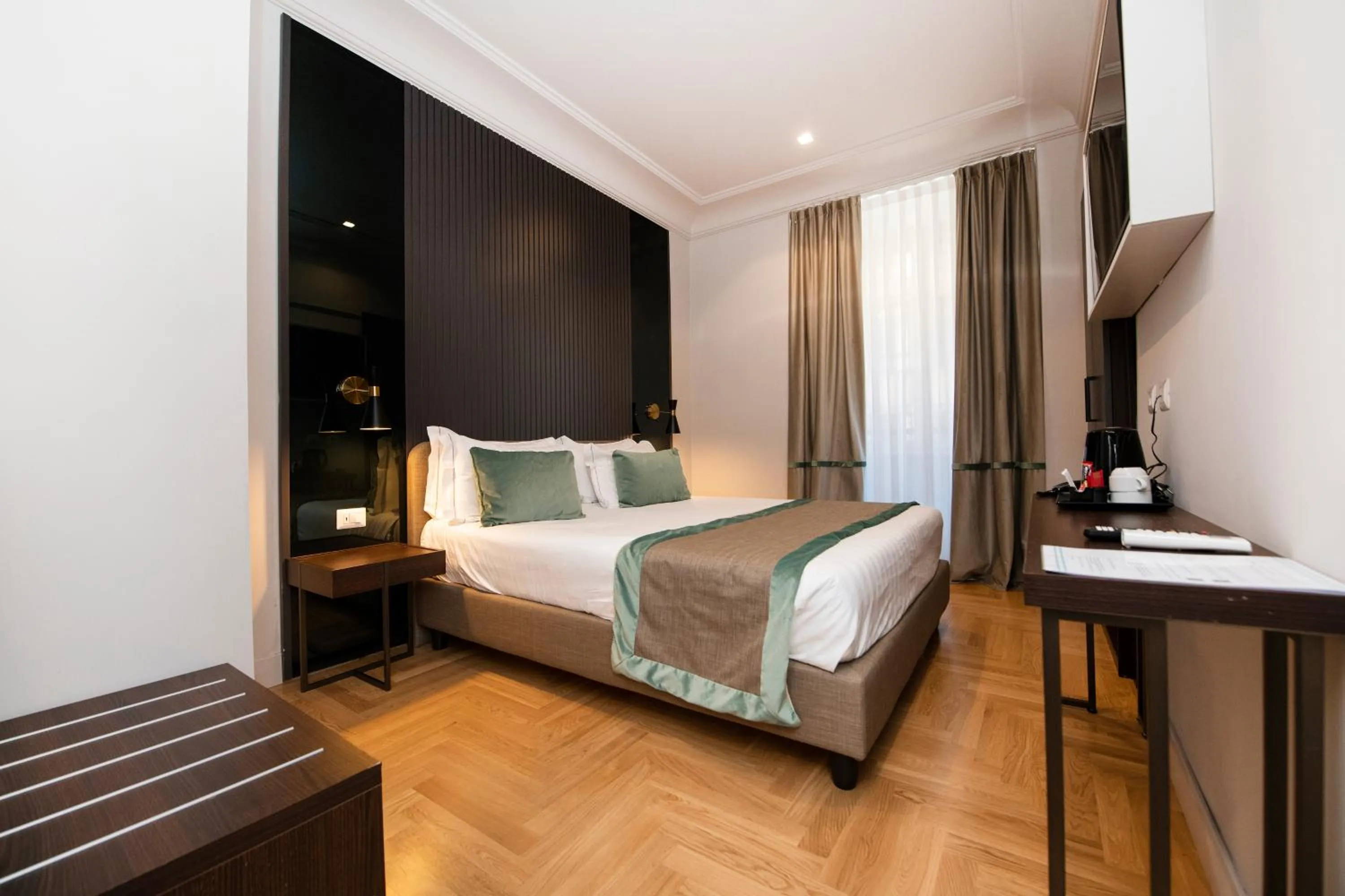 Bed in Hotel 77 Seventy-Seven - Maison D'Art Collection