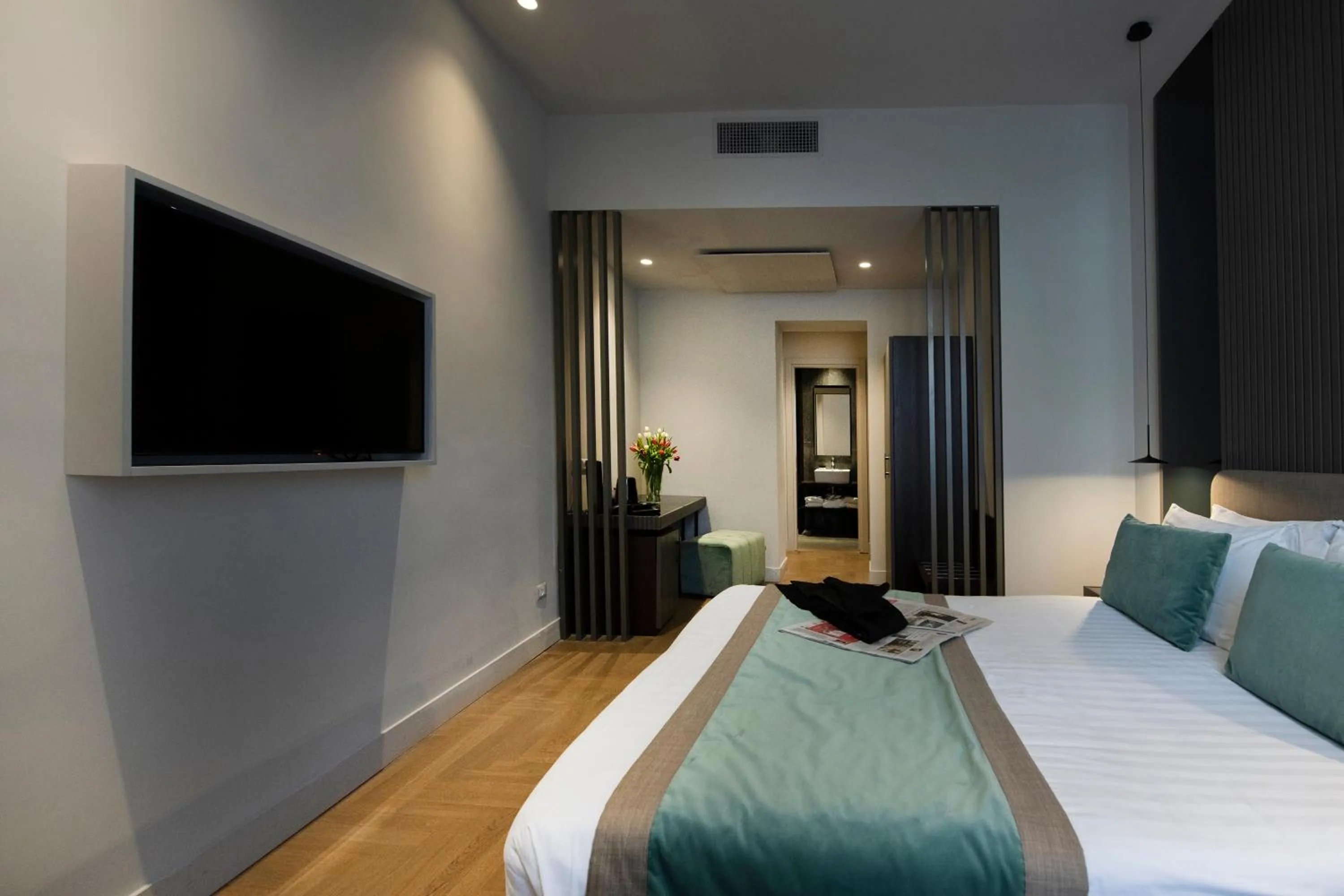 Bed in Hotel 77 Seventy-Seven - Maison D'Art Collection