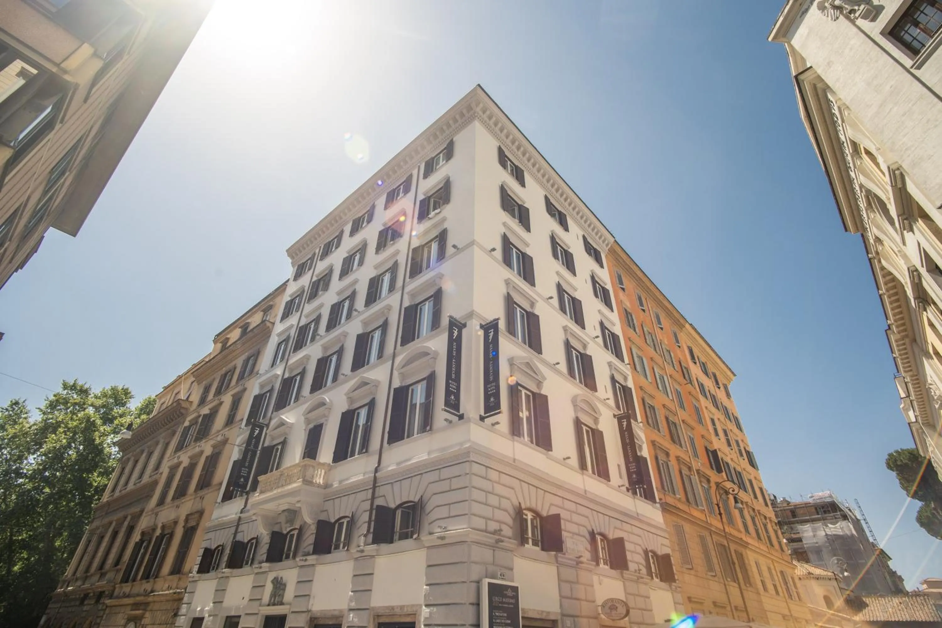 Property building in Hotel 77 Seventy-Seven - Maison D'Art Collection