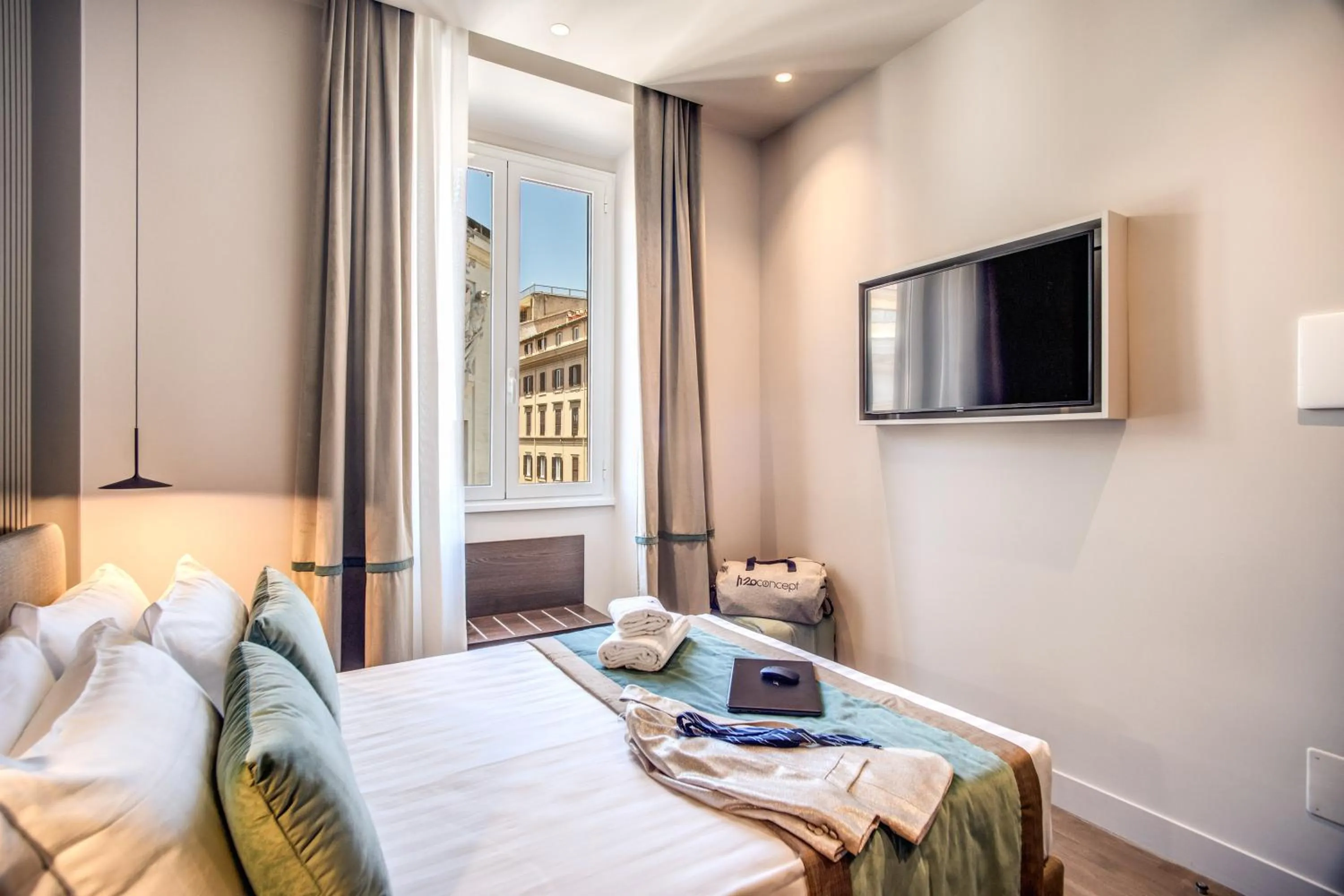 Photo of the whole room, Bed in Hotel 77 Seventy-Seven - Maison D'Art Collection