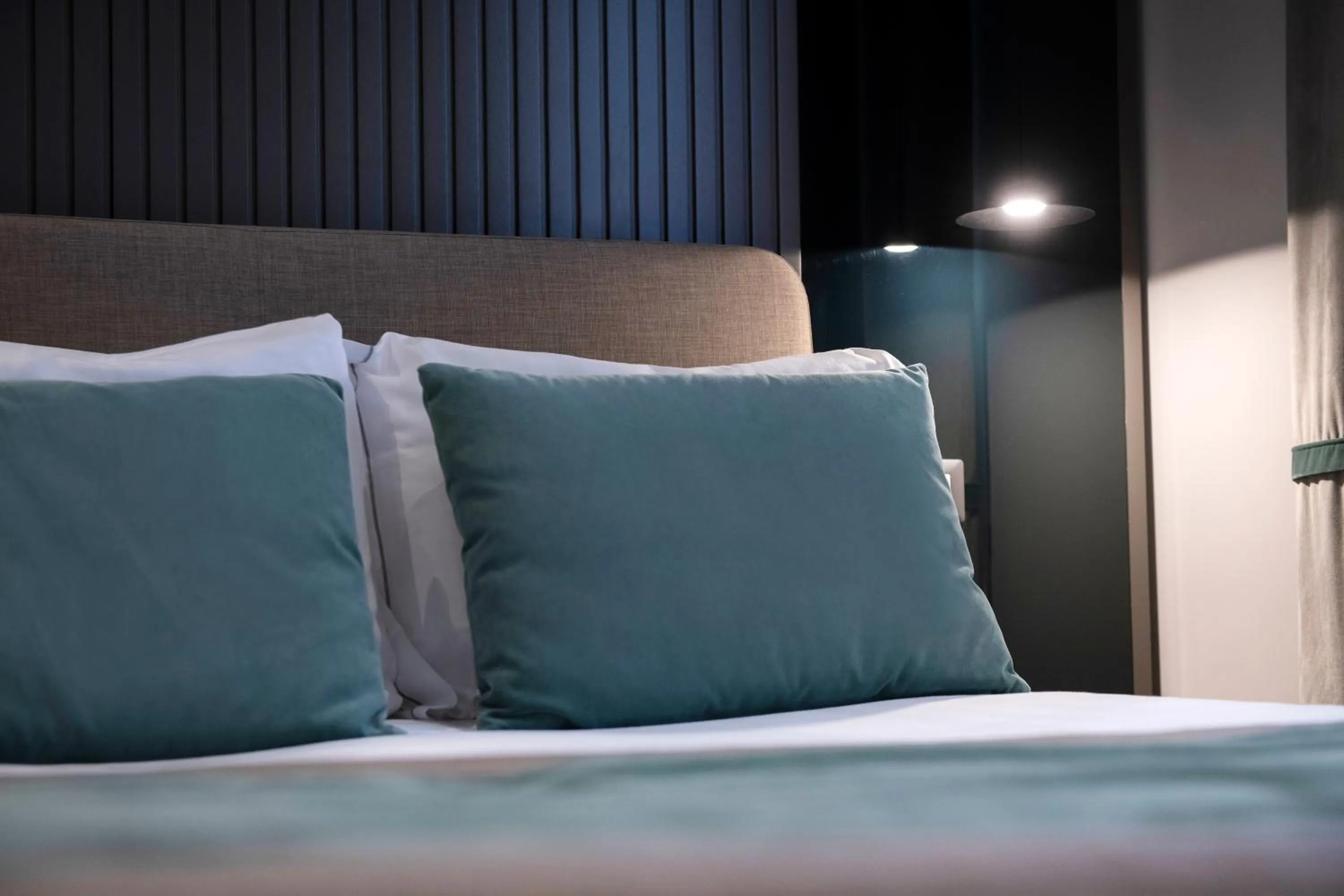 Bed in Hotel 77 Seventy-Seven - Maison D'Art Collection