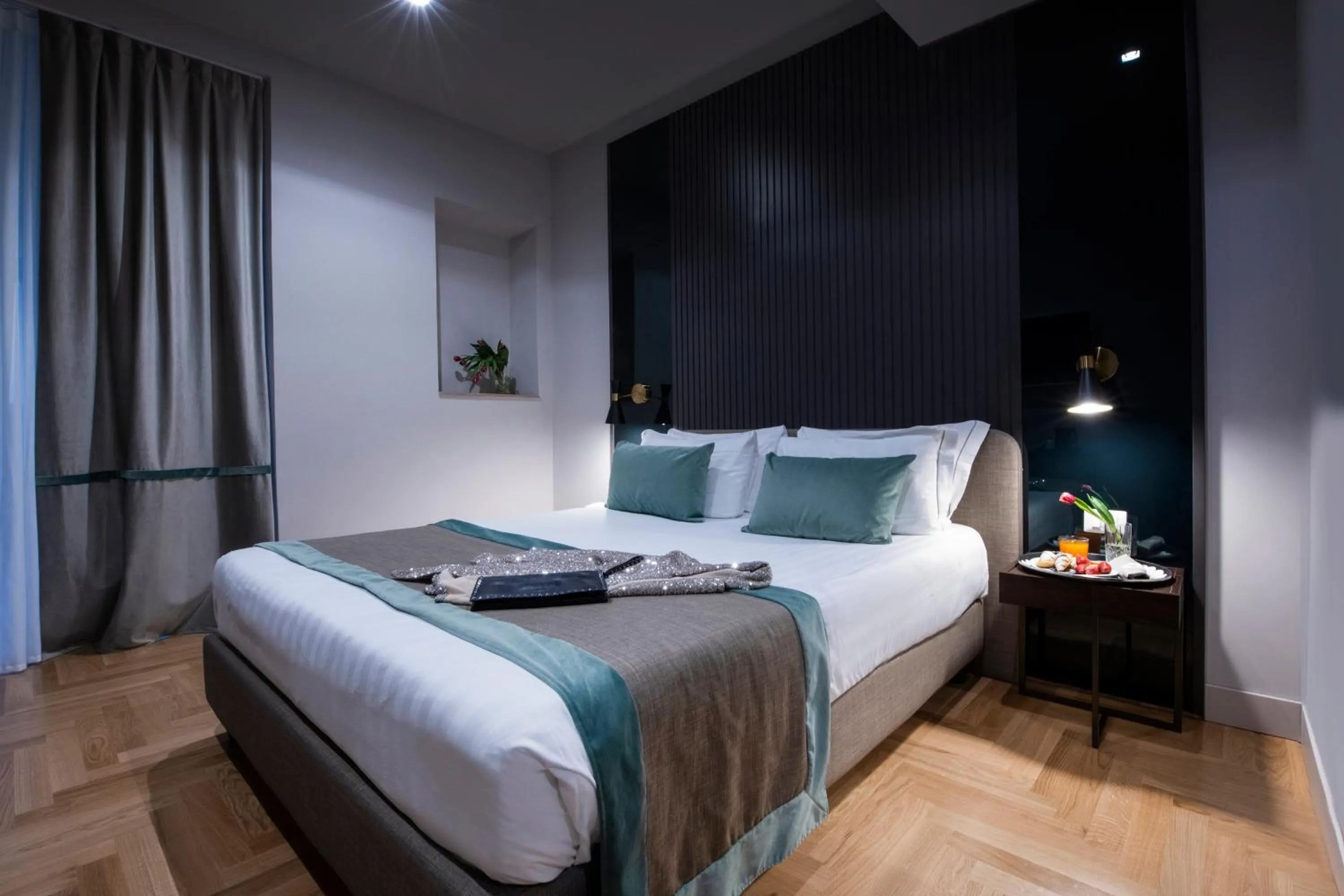 Bed in Hotel 77 Seventy-Seven - Maison D'Art Collection