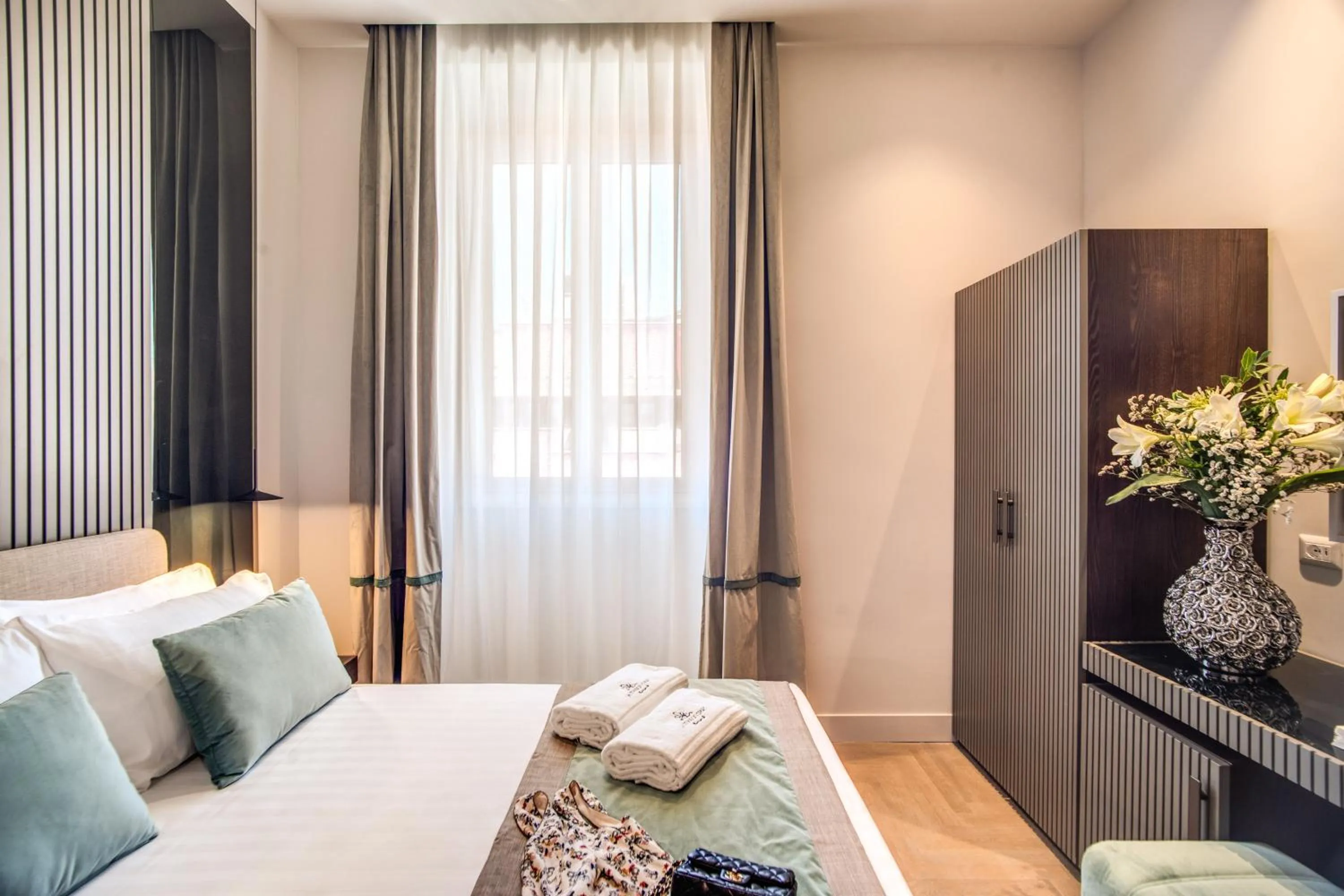 Bed in Hotel 77 Seventy-Seven - Maison D'Art Collection