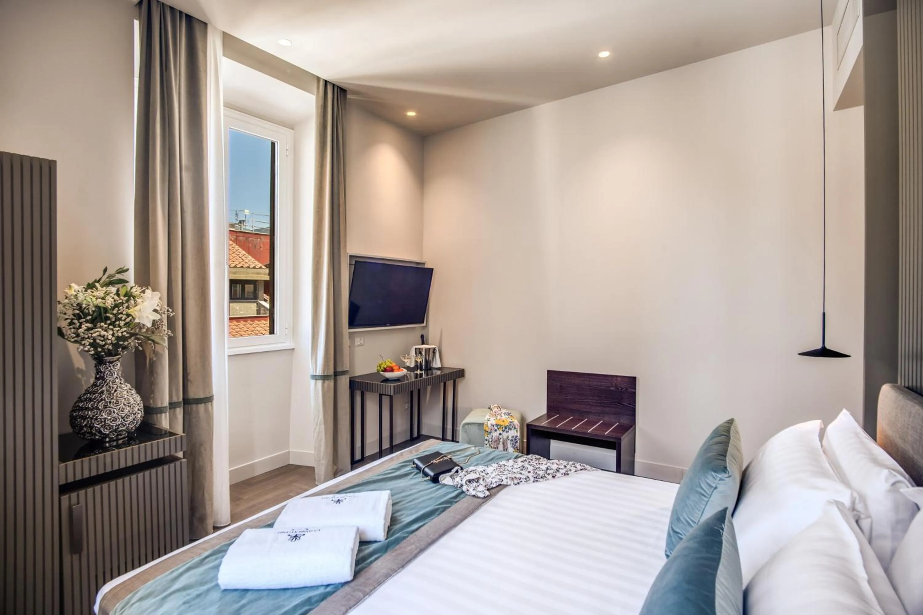 Bed in Hotel 77 Seventy-Seven - Maison D'Art Collection