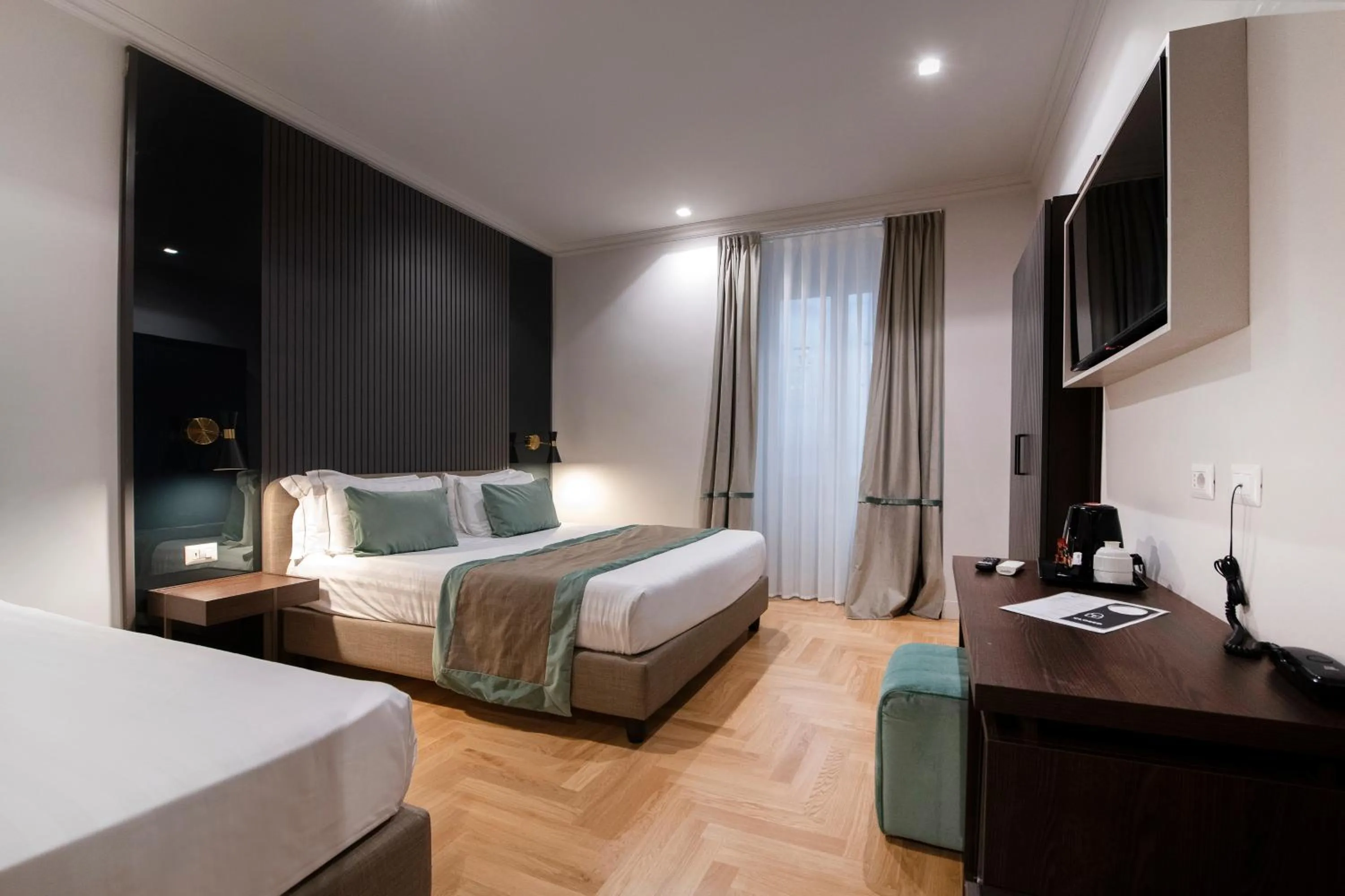 Bed in Hotel 77 Seventy-Seven - Maison D'Art Collection