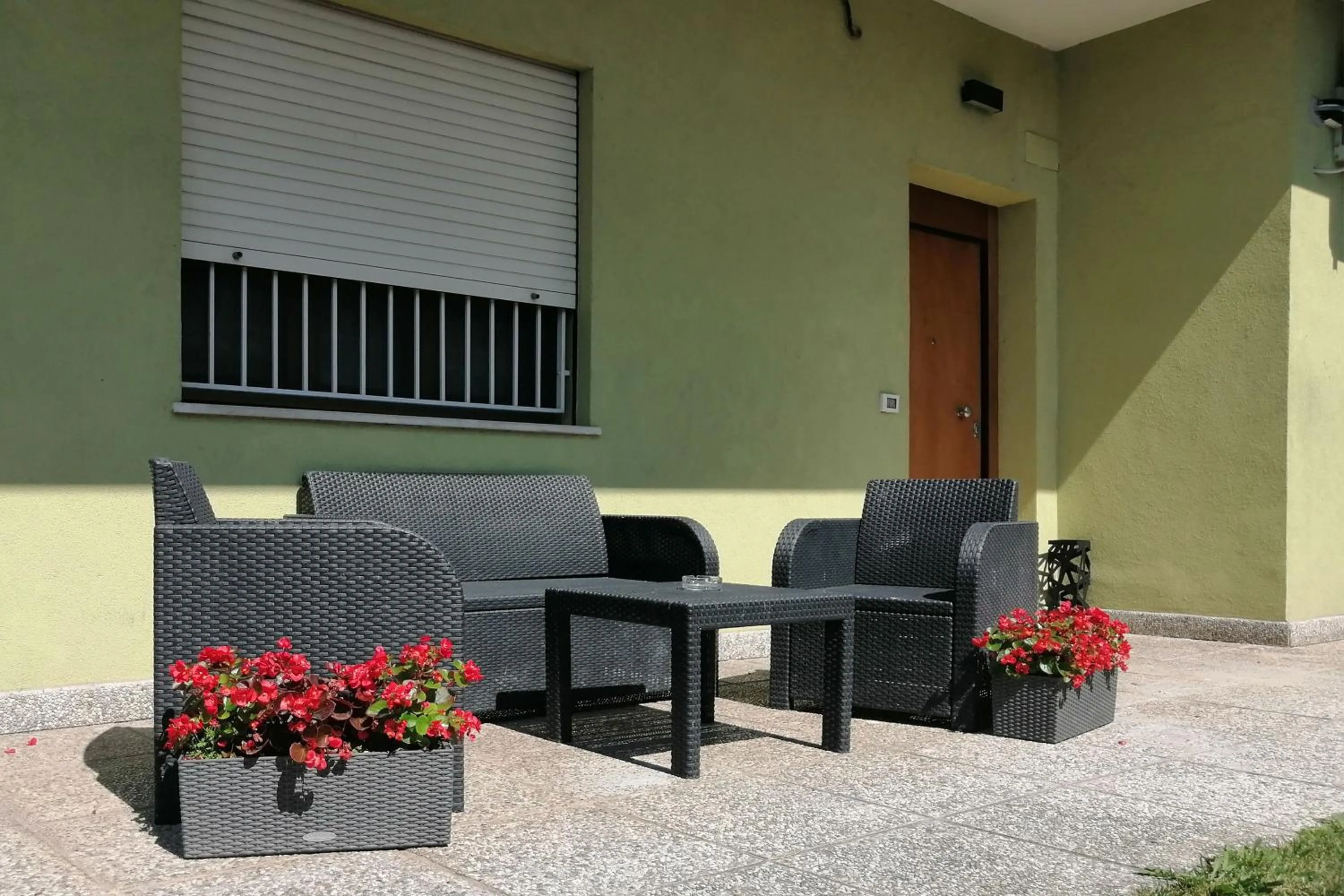 Patio in GreenColors DEPENDANCE