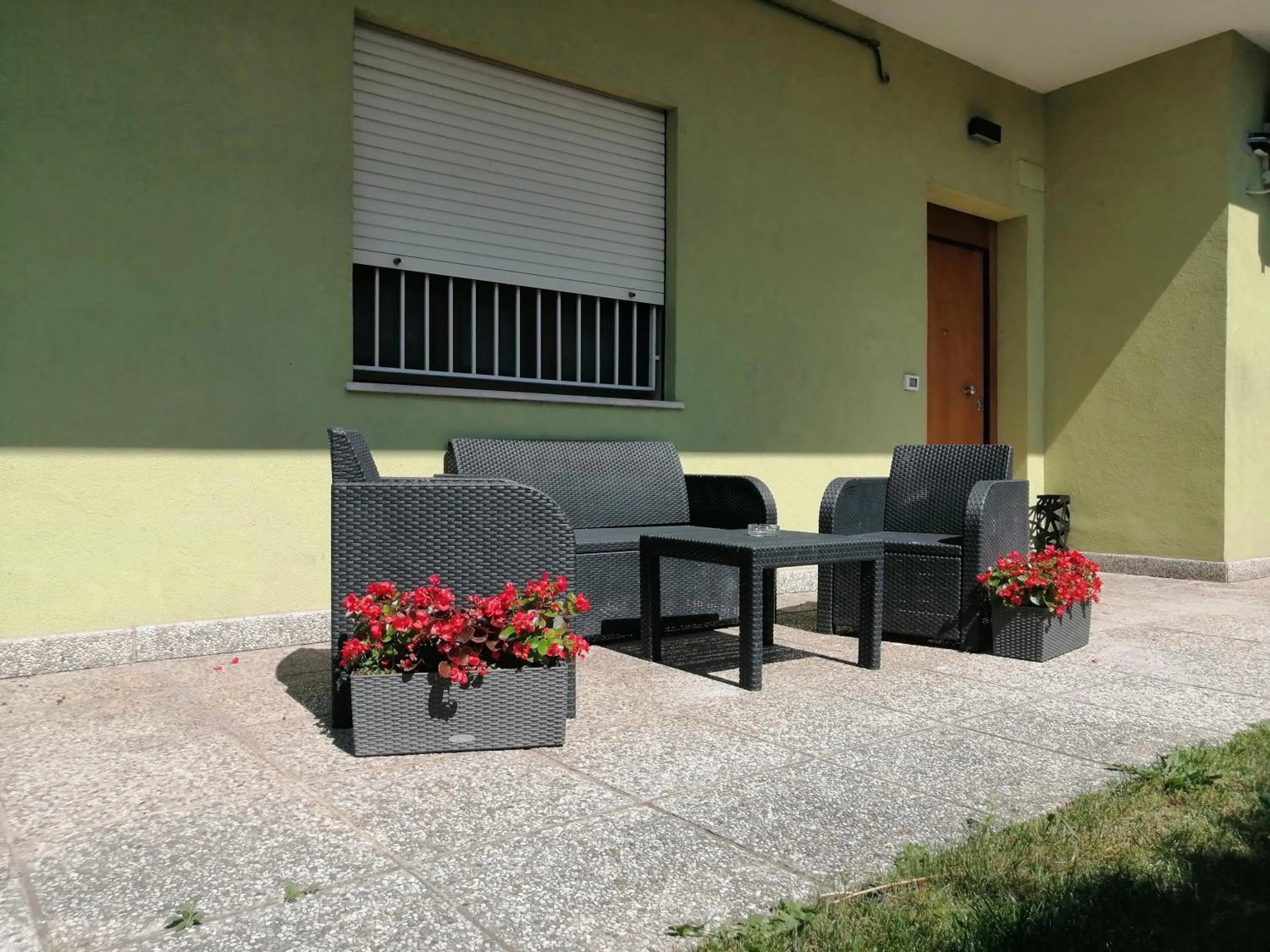 Patio in GreenColors DEPENDANCE