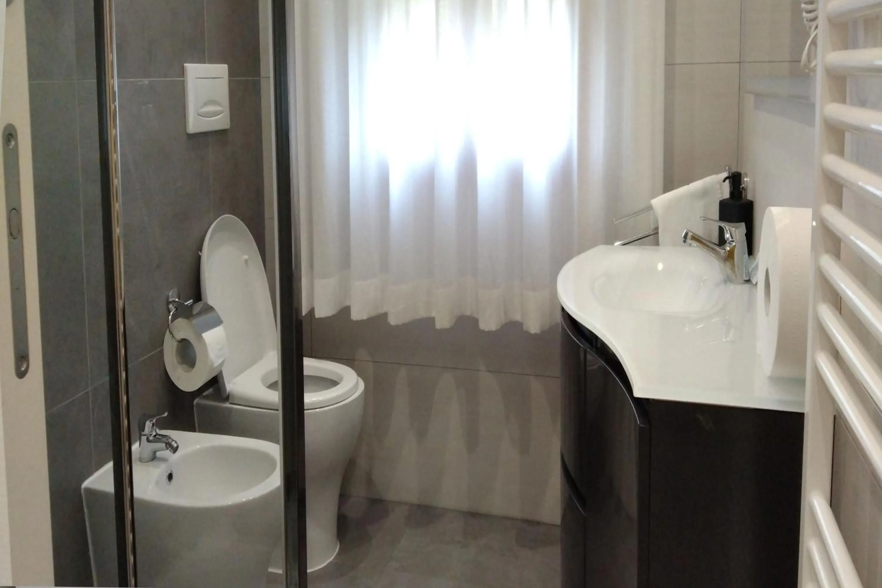 Bathroom in GreenColors DEPENDANCE