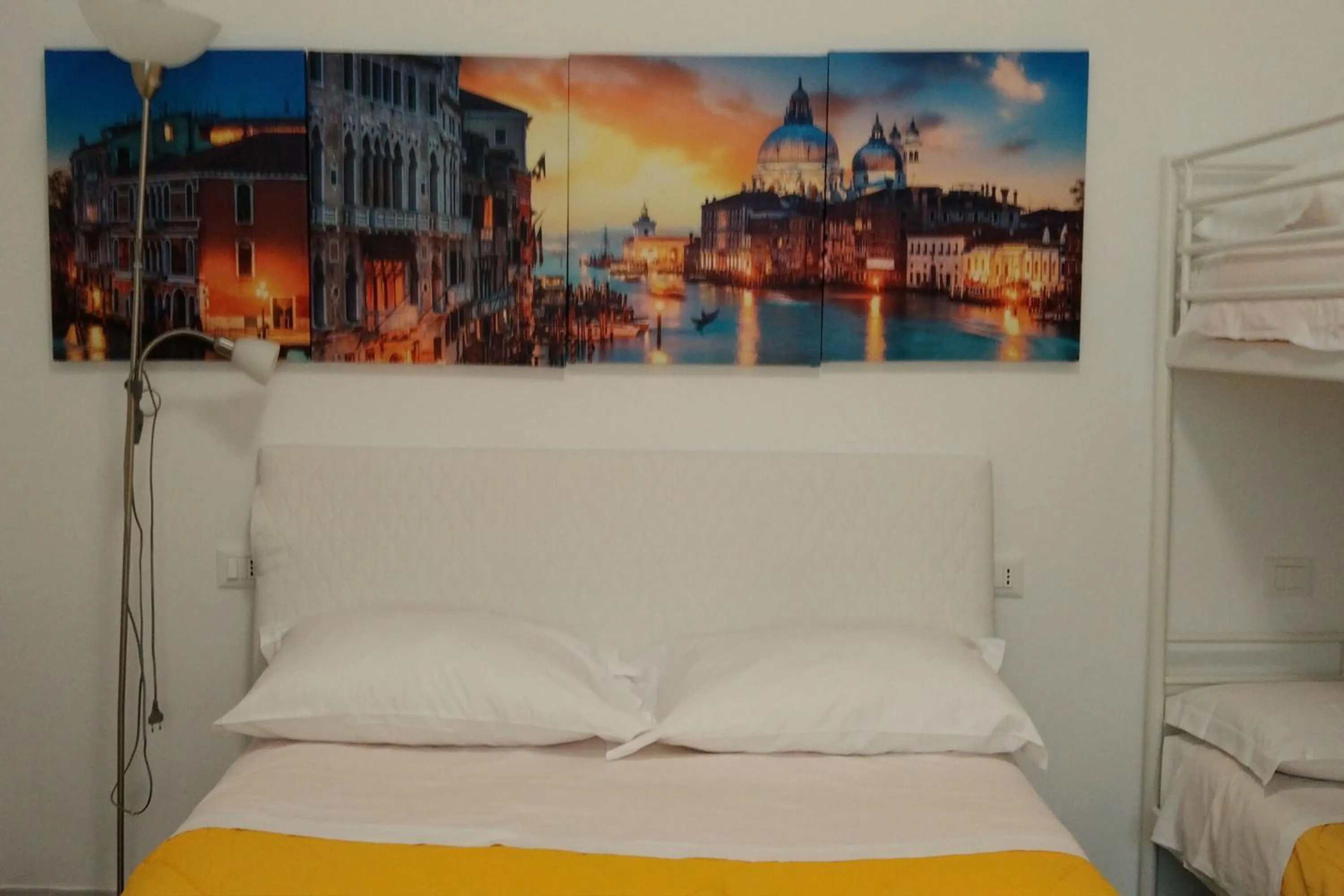 Bedroom, Bed in GreenColors DEPENDANCE