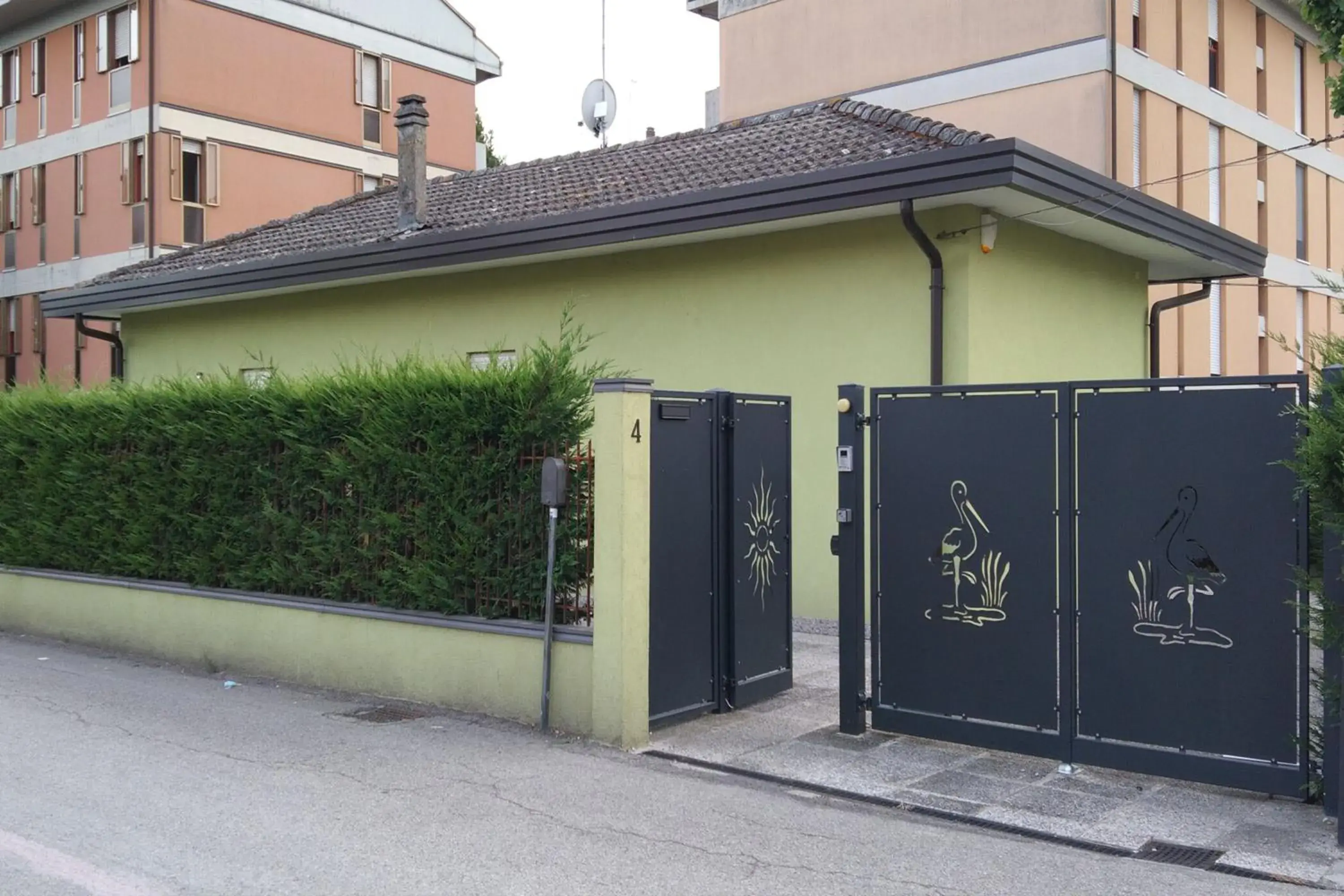 GreenColors DEPENDANCE GreenColors DEPENDANCE