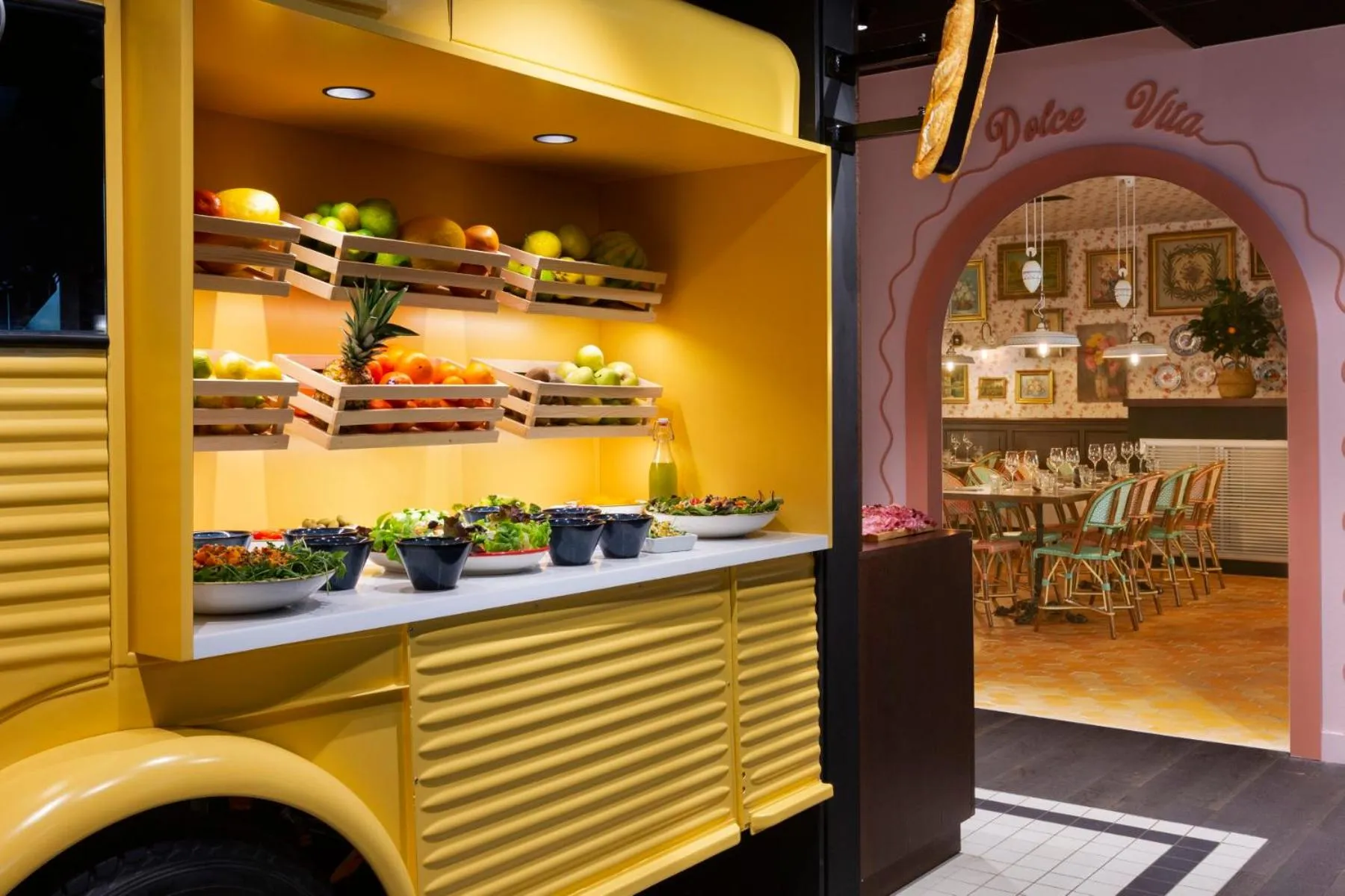 Restaurant/places to eat in RockyPop Flaine Hotel & Spa