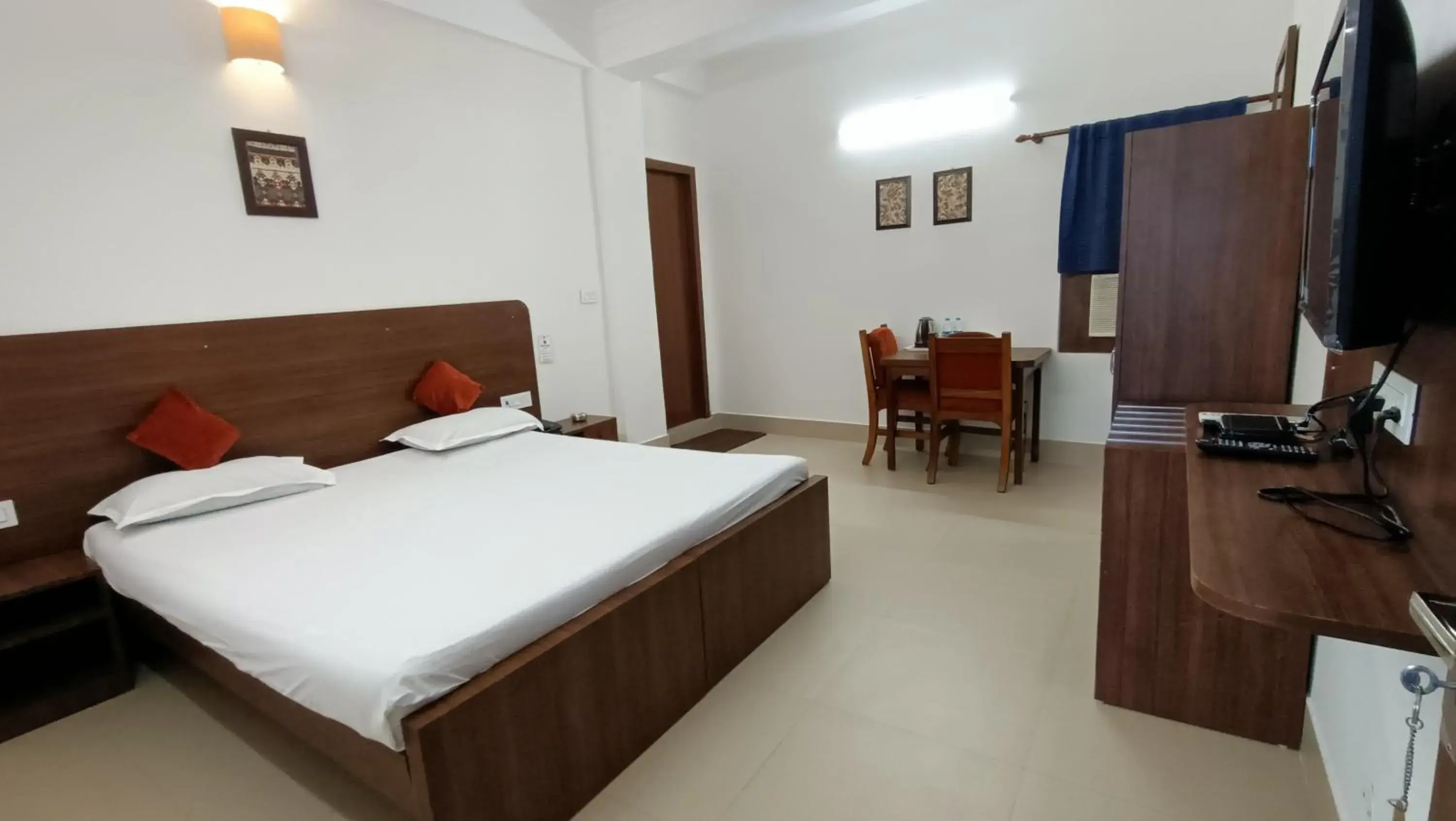 Deluxe Double Room in Hotel Saluja Deluxe Double Room in Hotel Saluja