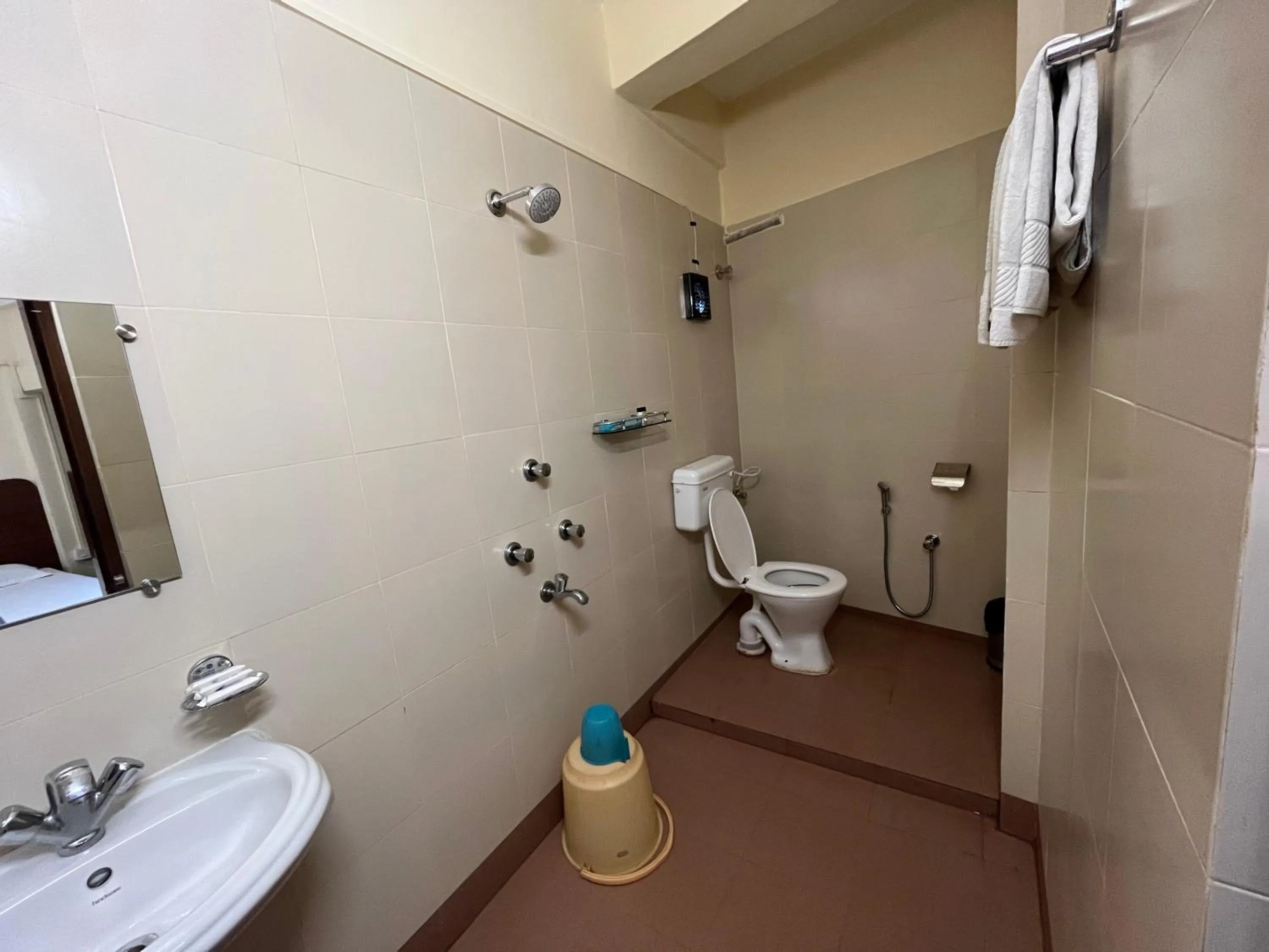 Bathroom in Hotel Saluja