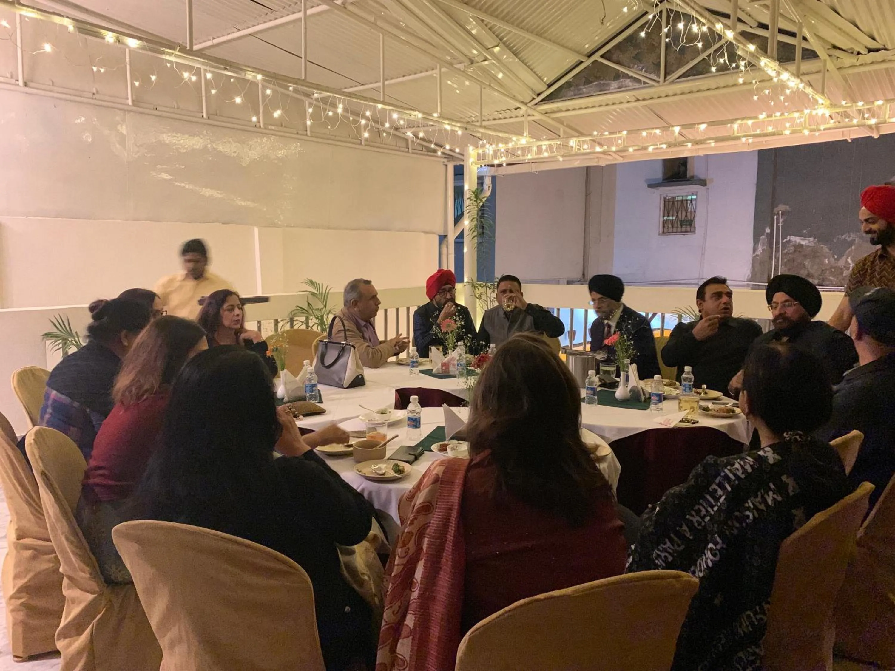 Restaurant/places to eat in Hotel Saluja