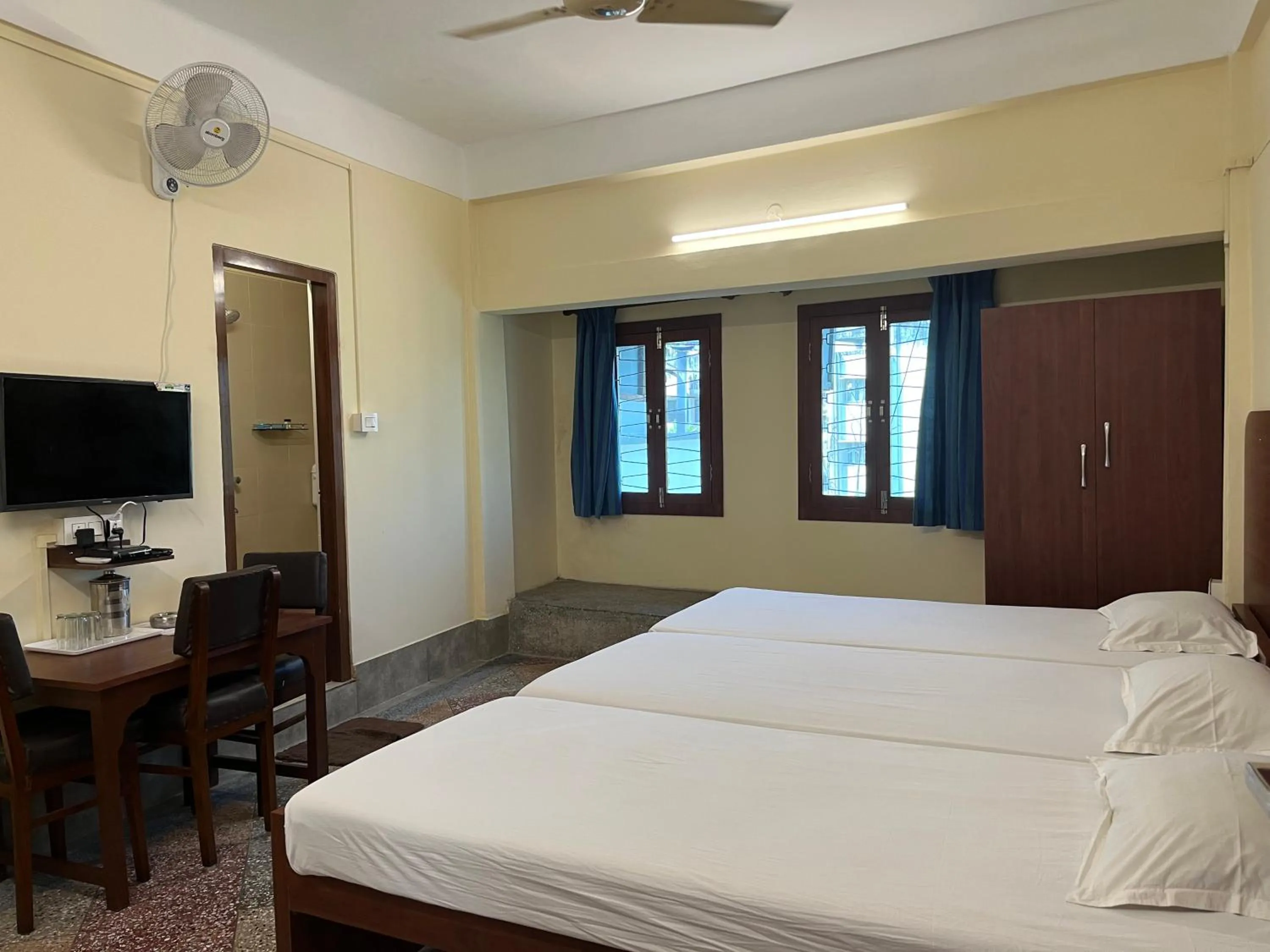 Bedroom, Bed in Hotel Saluja