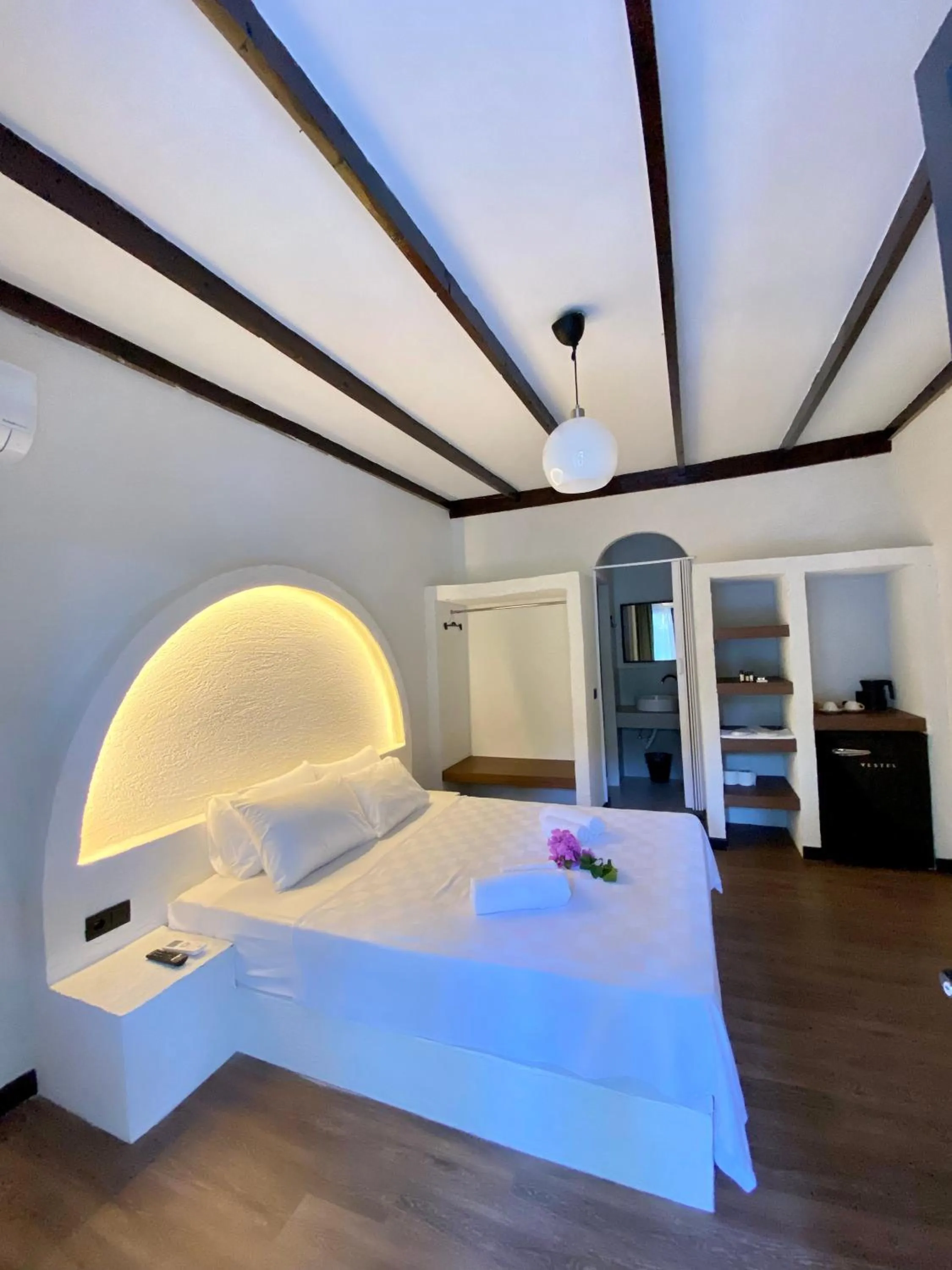 Photo of the whole room, Bed in Ikigai Hotel Villa Rıfat