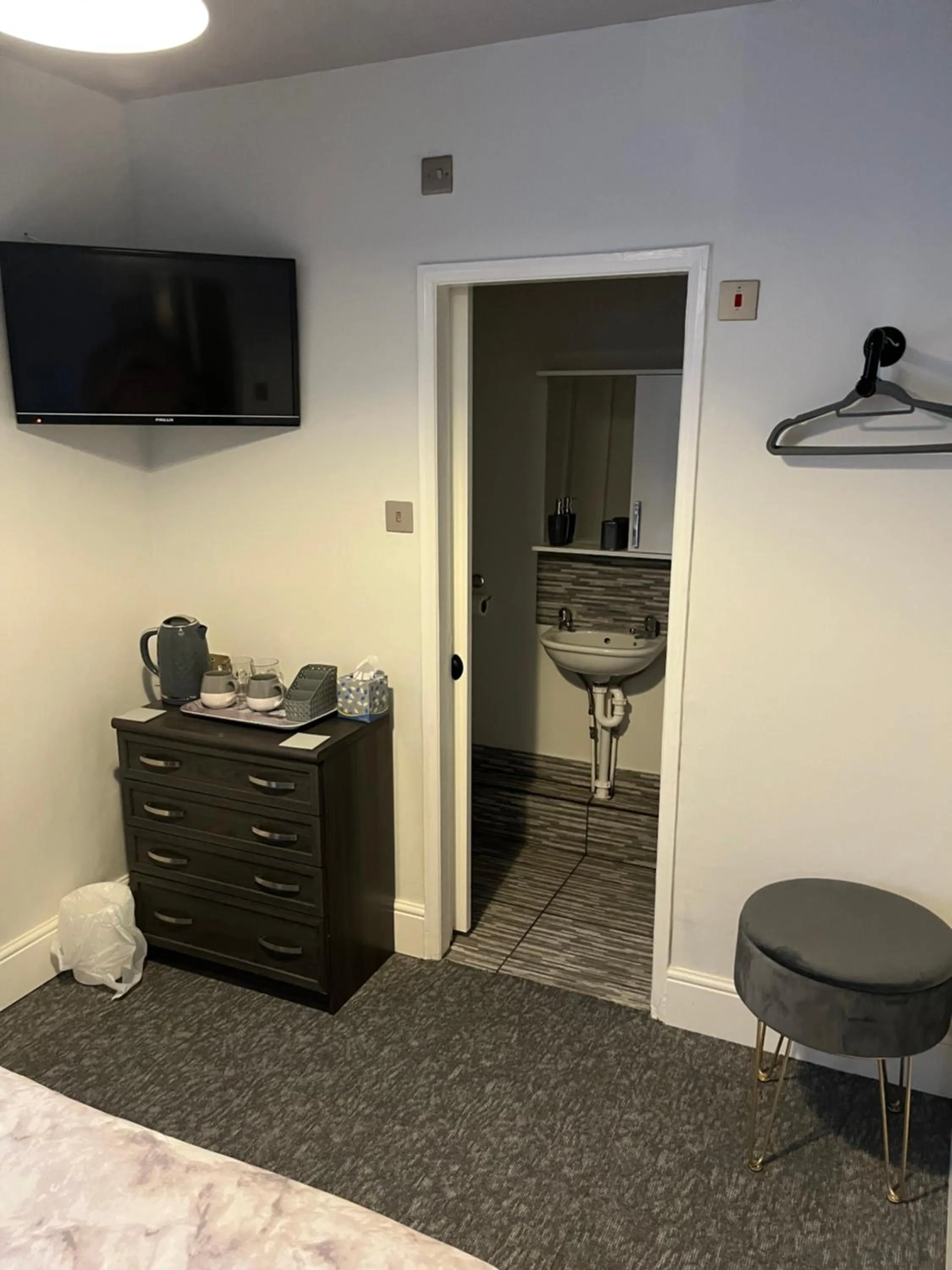 Bed in roosevelt lodge