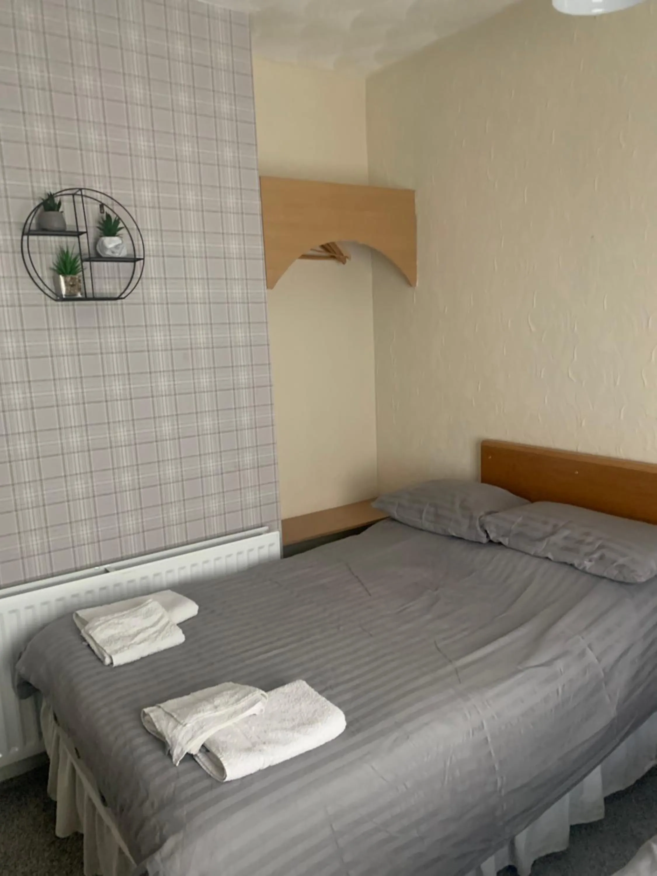 Bed in roosevelt lodge