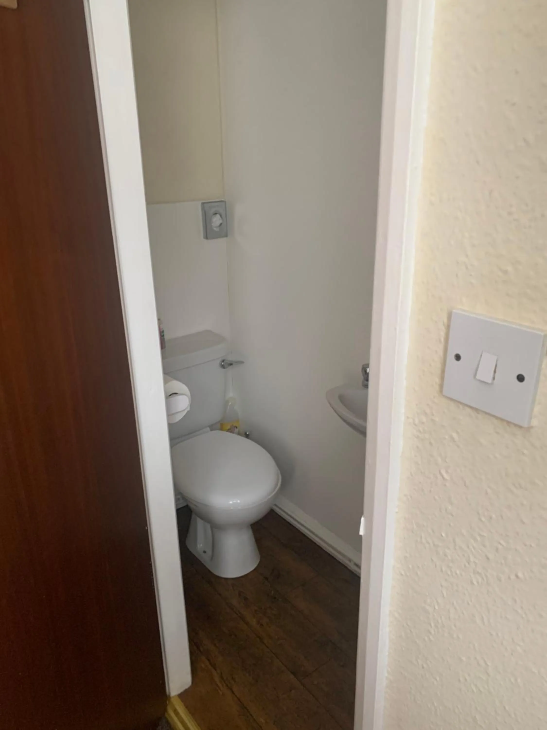 Toilet in roosevelt lodge