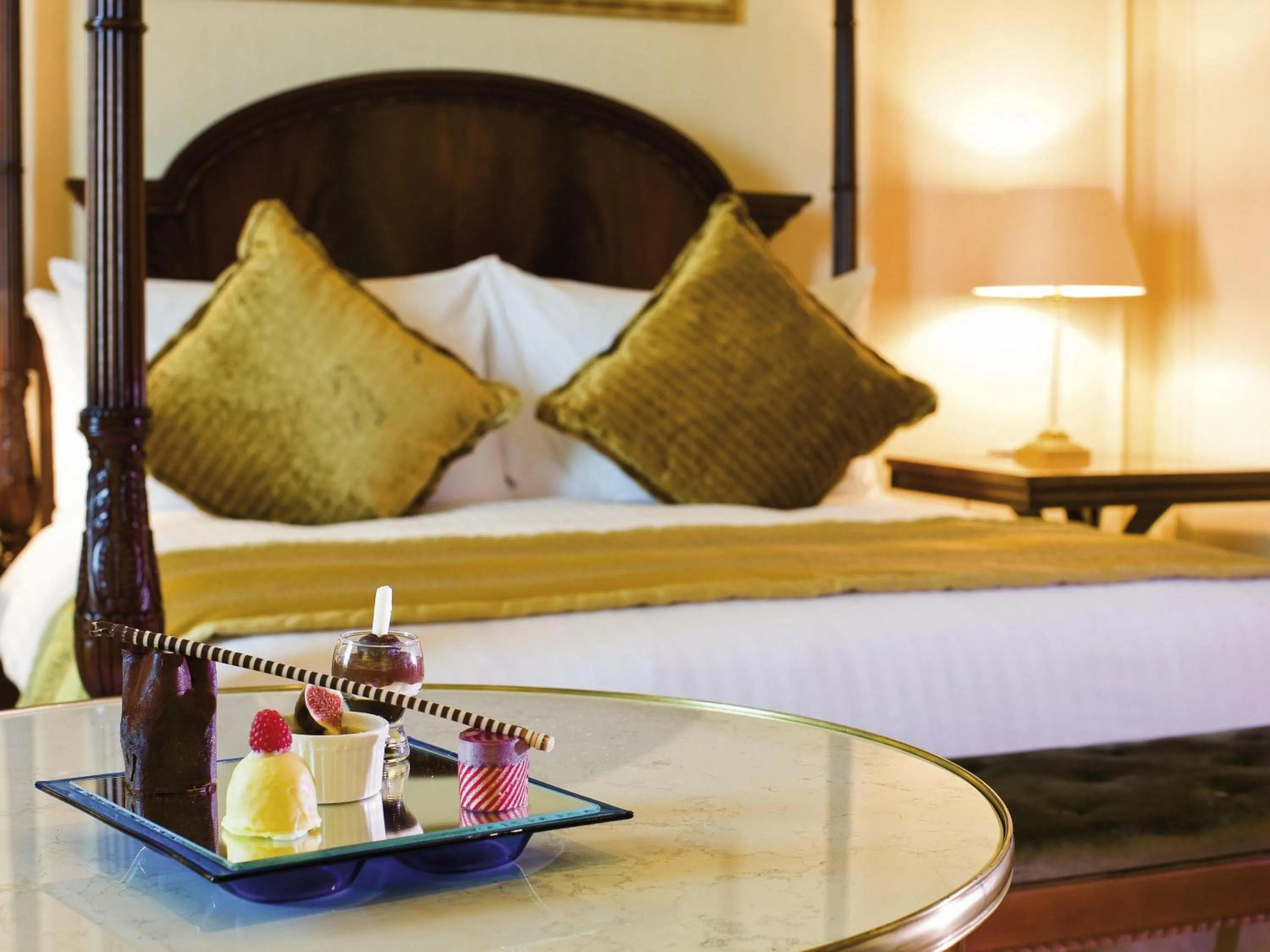 Bedroom, Bed in Mövenpick Hotel Al Khobar