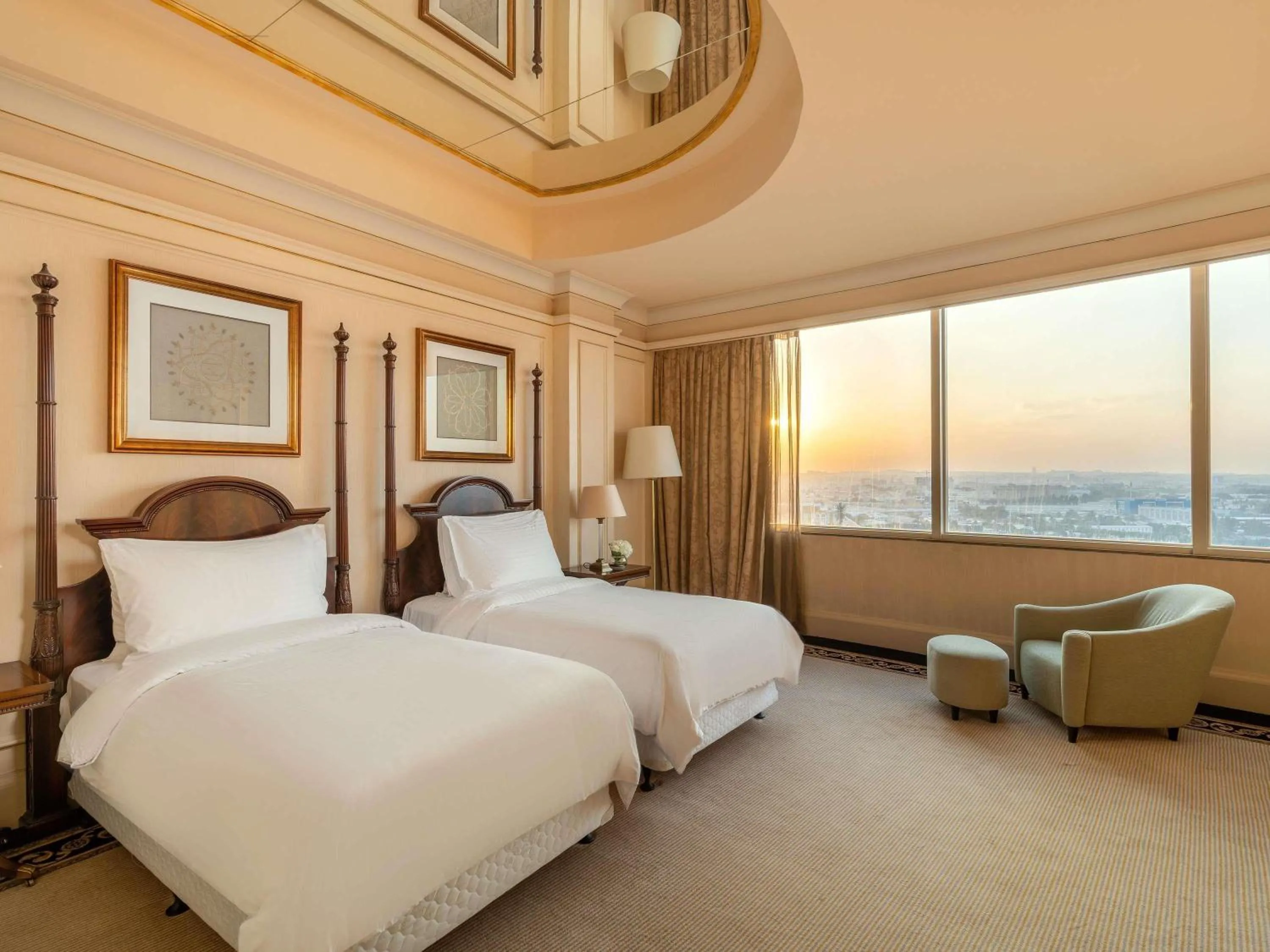 Bedroom, Bed in Mövenpick Hotel Al Khobar