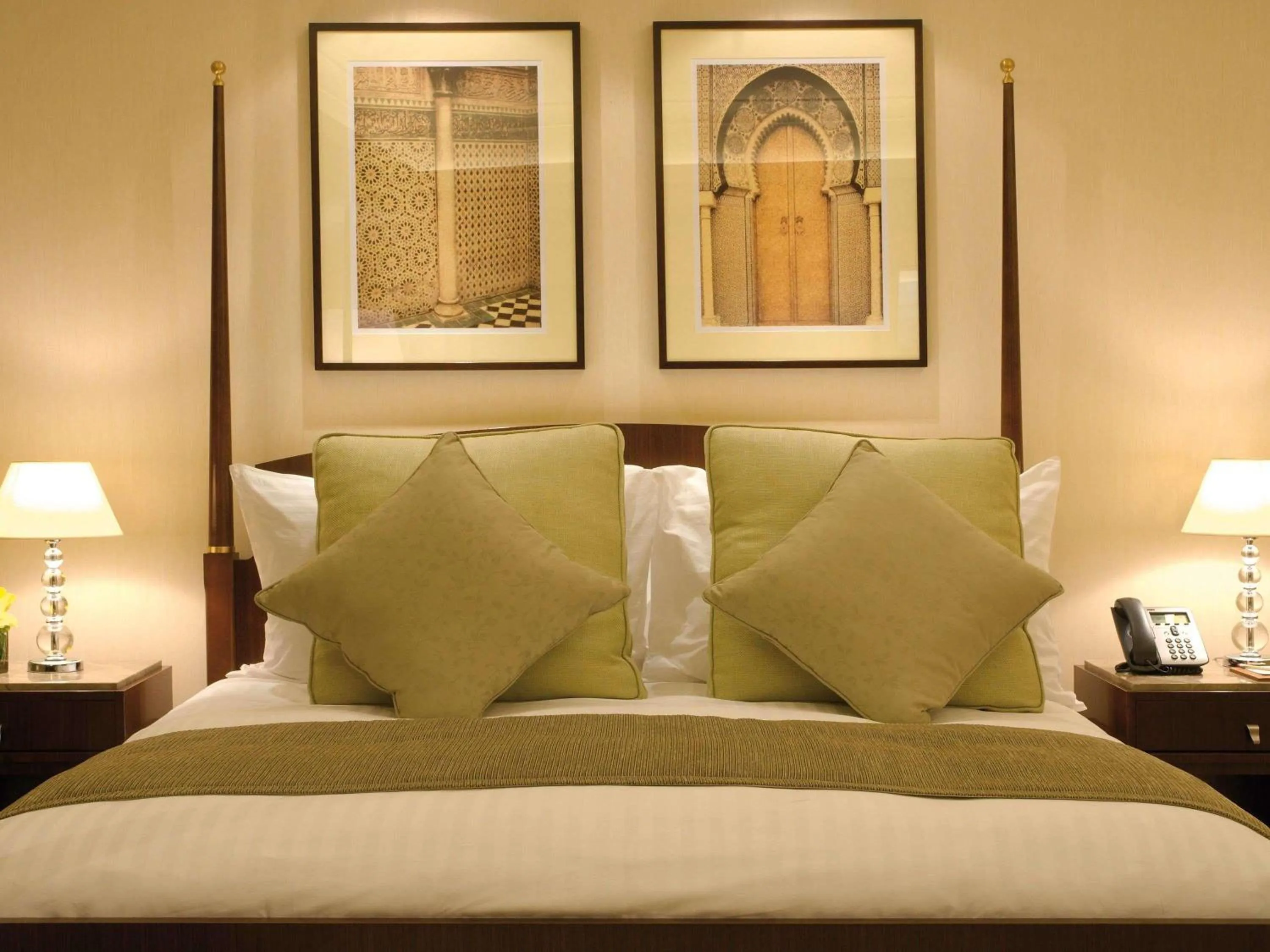 Bedroom, Bed in Mövenpick Hotel Al Khobar