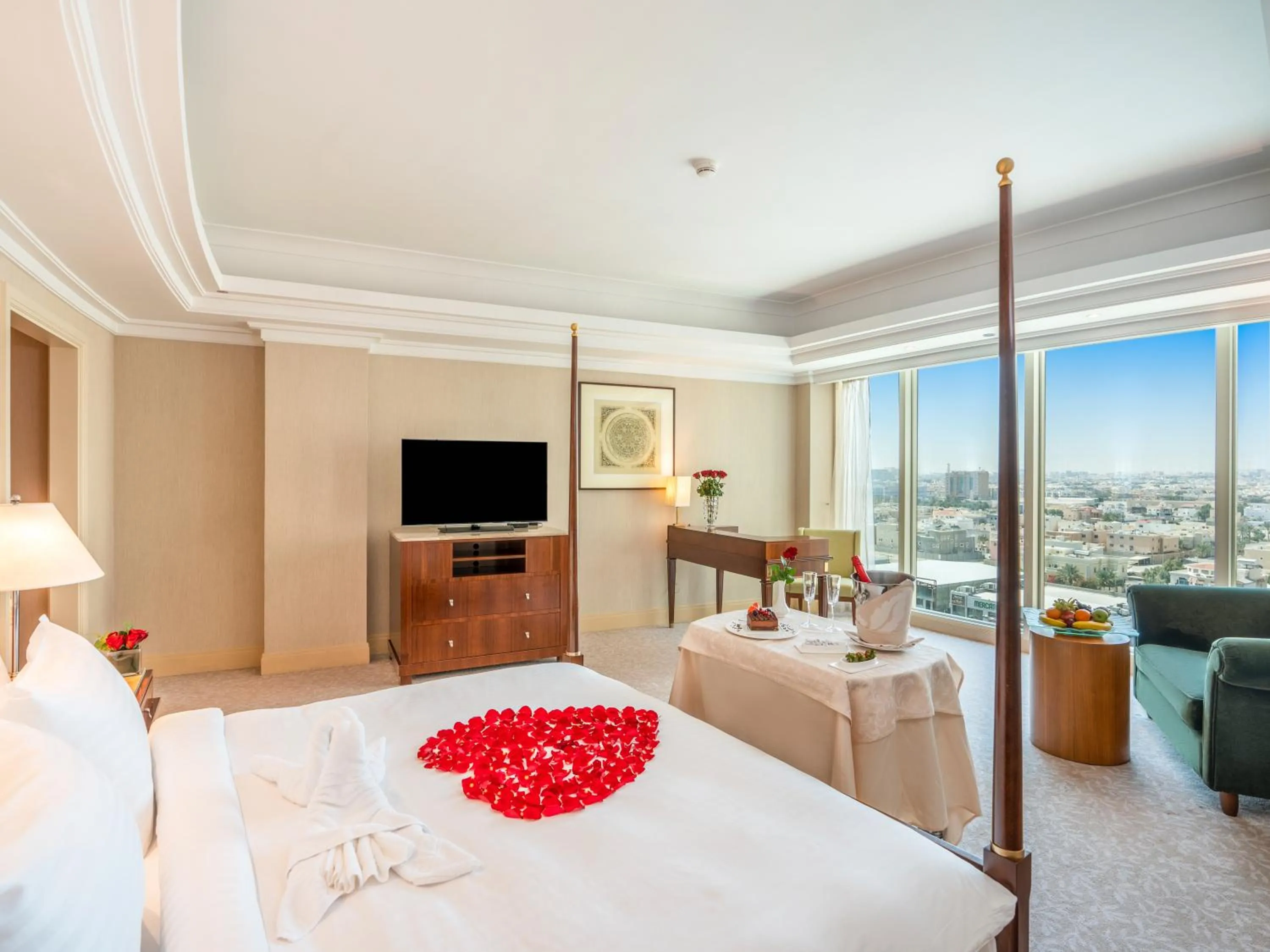 Bedroom, Bed in Mövenpick Hotel Al Khobar