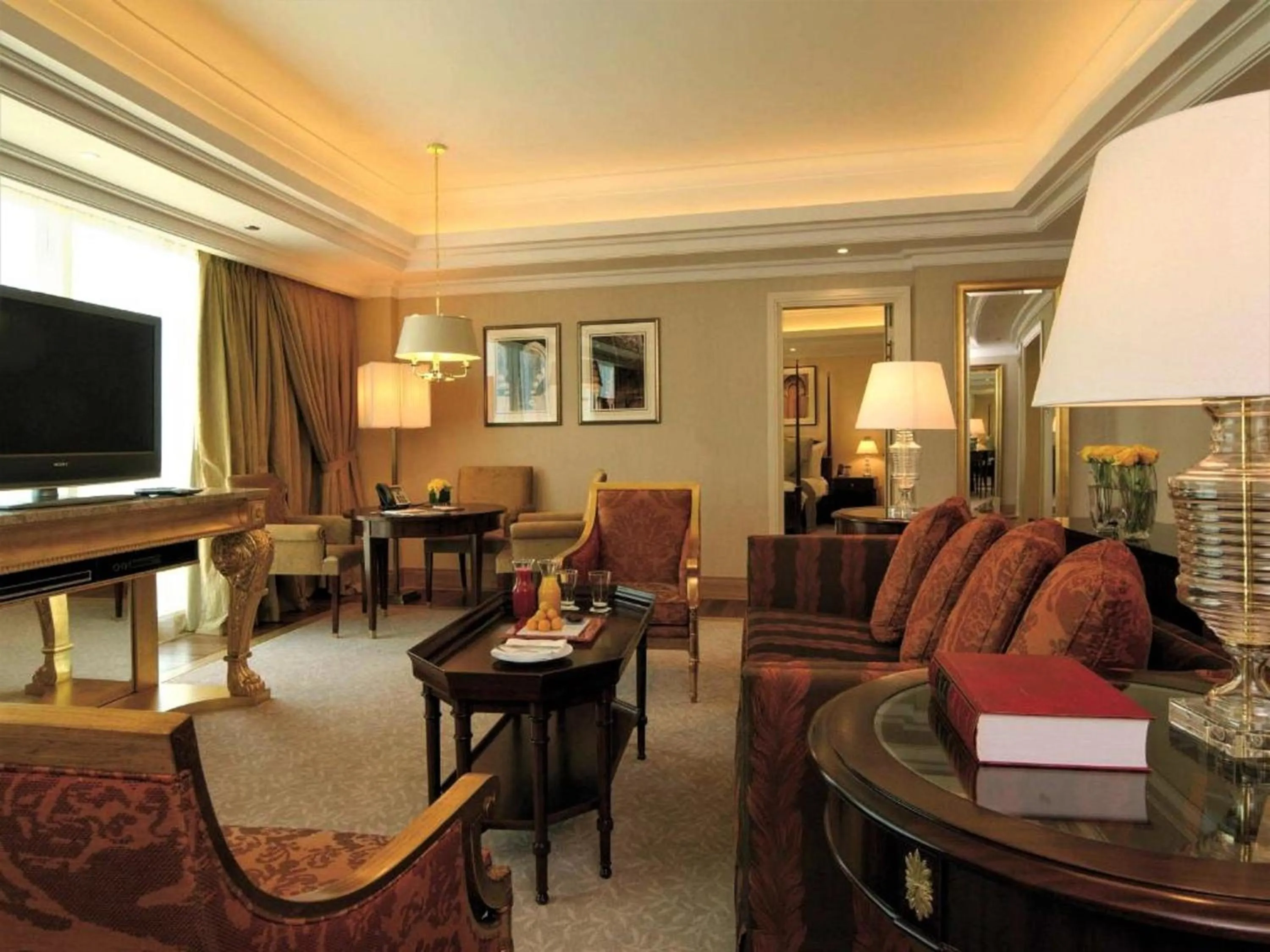 Communal lounge/ TV room in Mövenpick Hotel Al Khobar