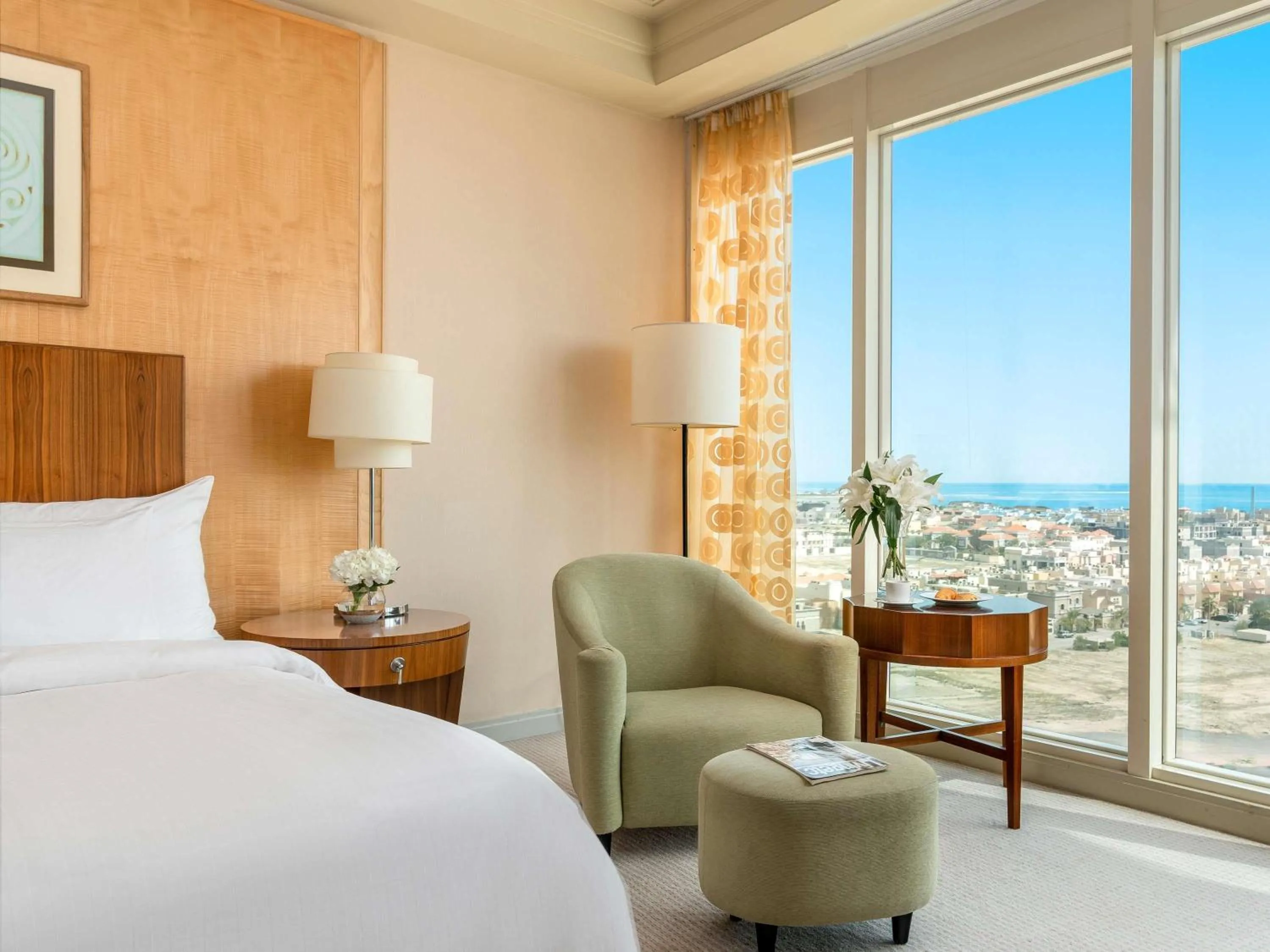 Bedroom, Bed in Mövenpick Hotel Al Khobar