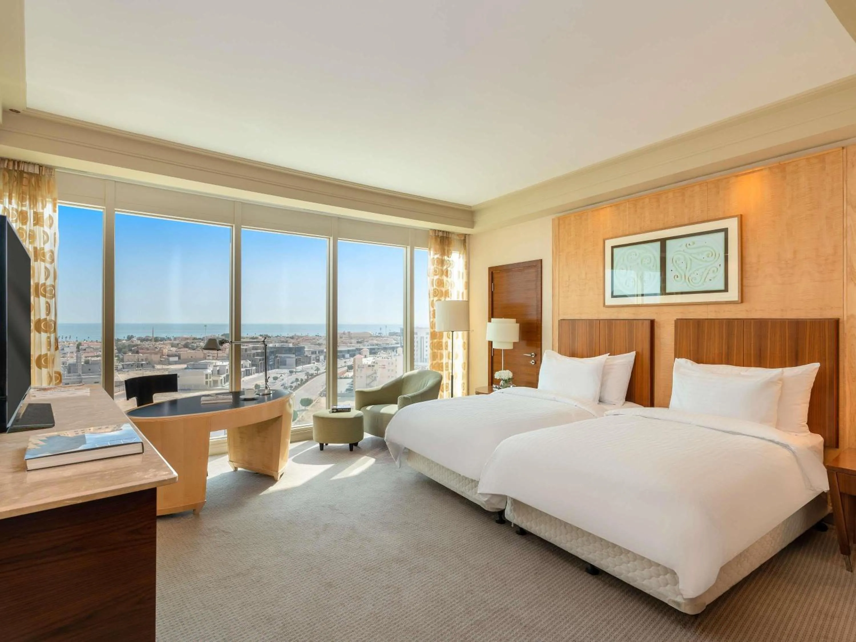 Bedroom, Bed in Mövenpick Hotel Al Khobar