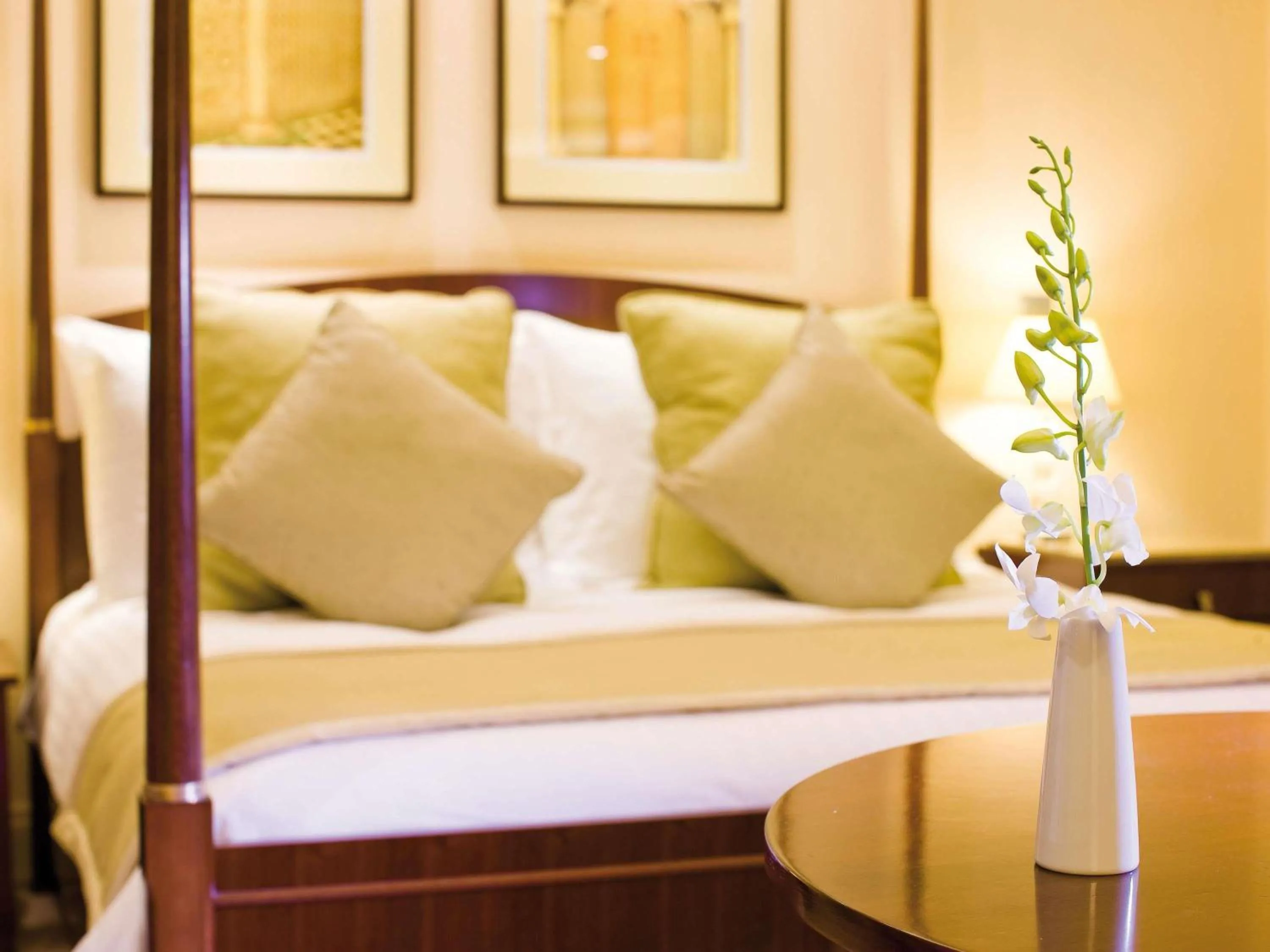 Bedroom, Bed in Mövenpick Hotel Al Khobar