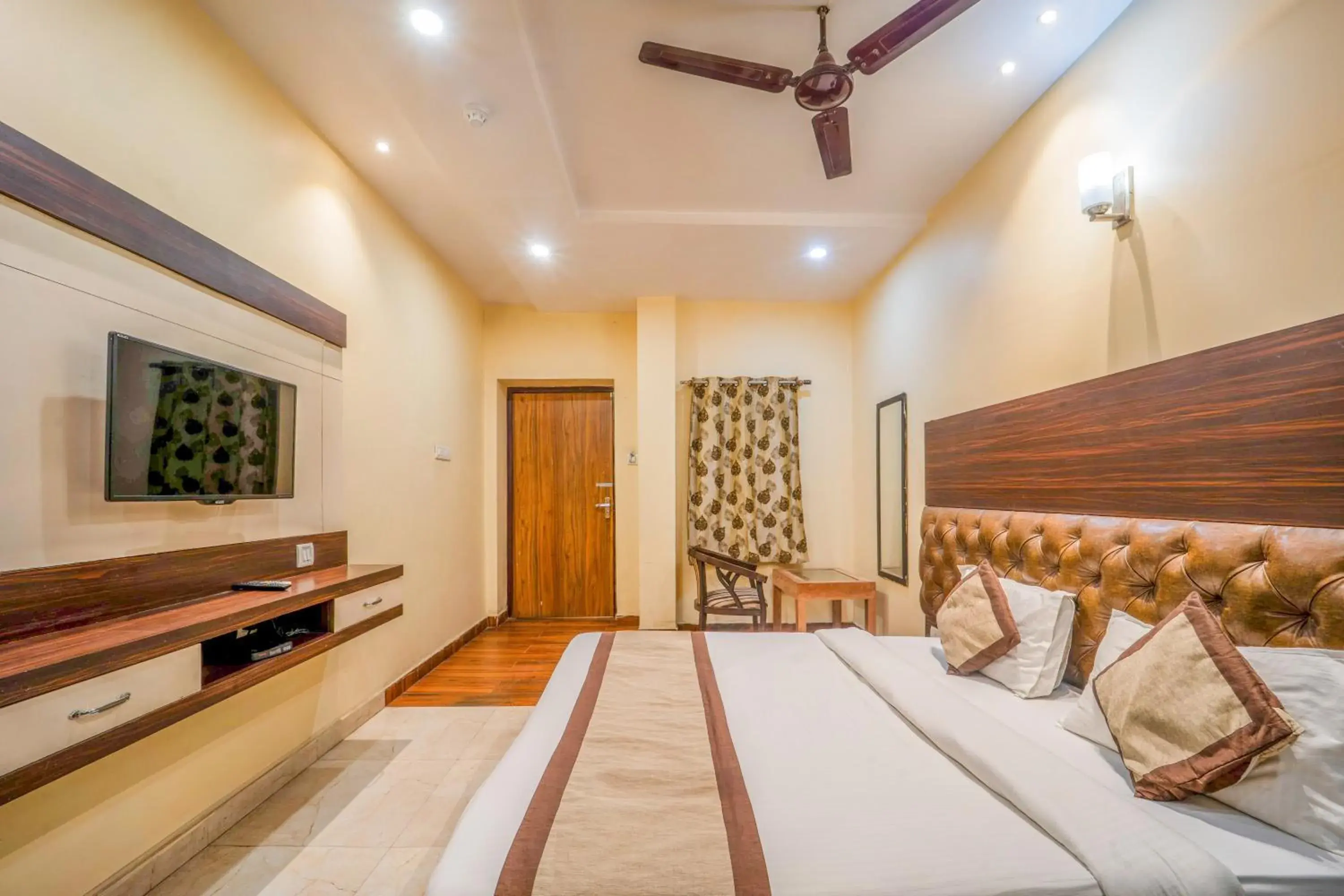 Bed in HOTEL AUGUSTO Bed in HOTEL AUGUSTO