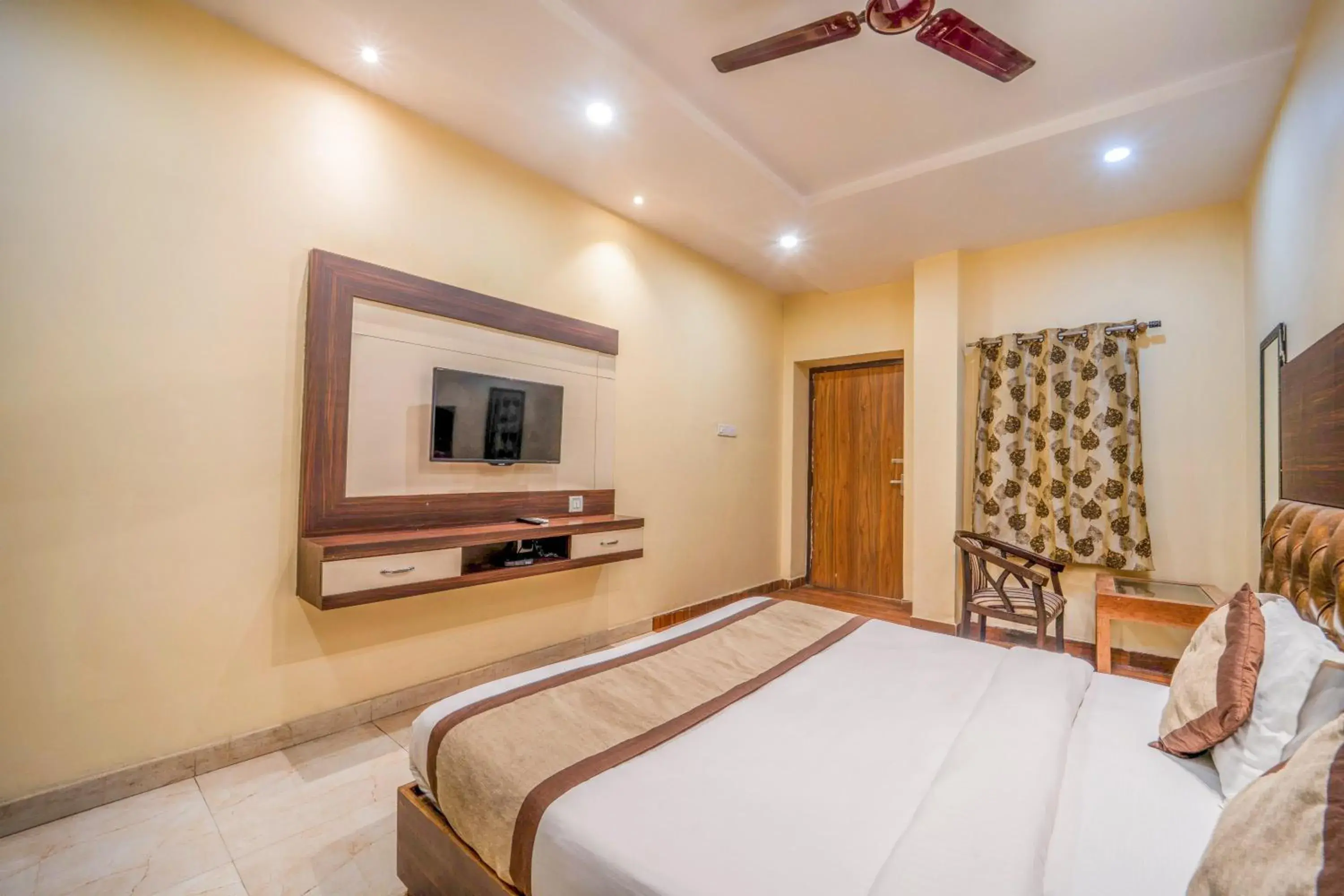 Bed in HOTEL AUGUSTO Bed in HOTEL AUGUSTO