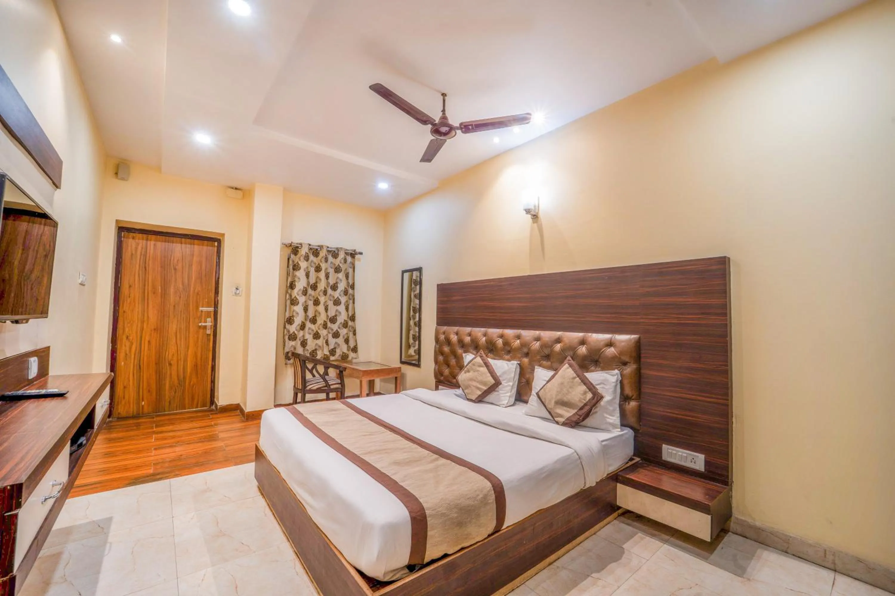 Bed in HOTEL AUGUSTO