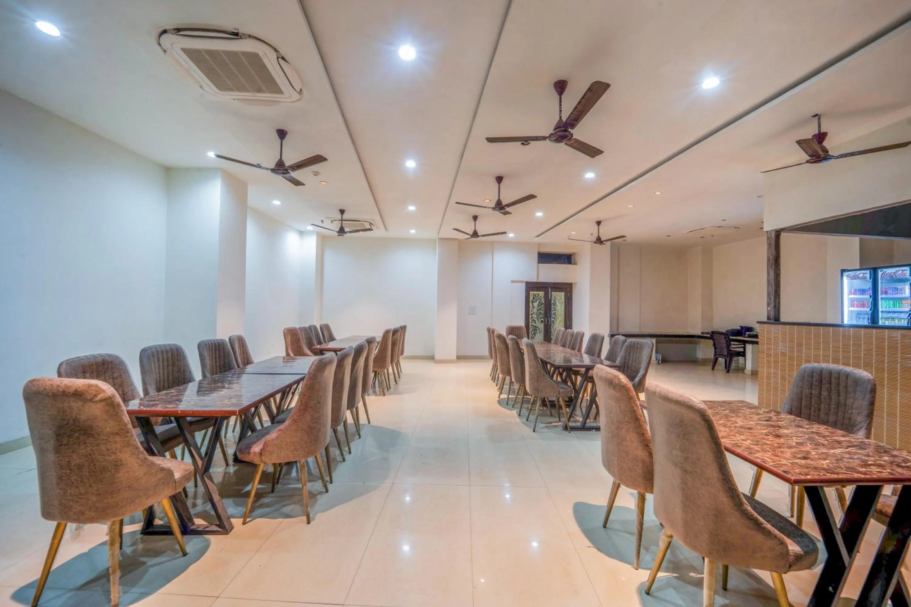 Restaurant/places to eat in HOTEL AUGUSTO