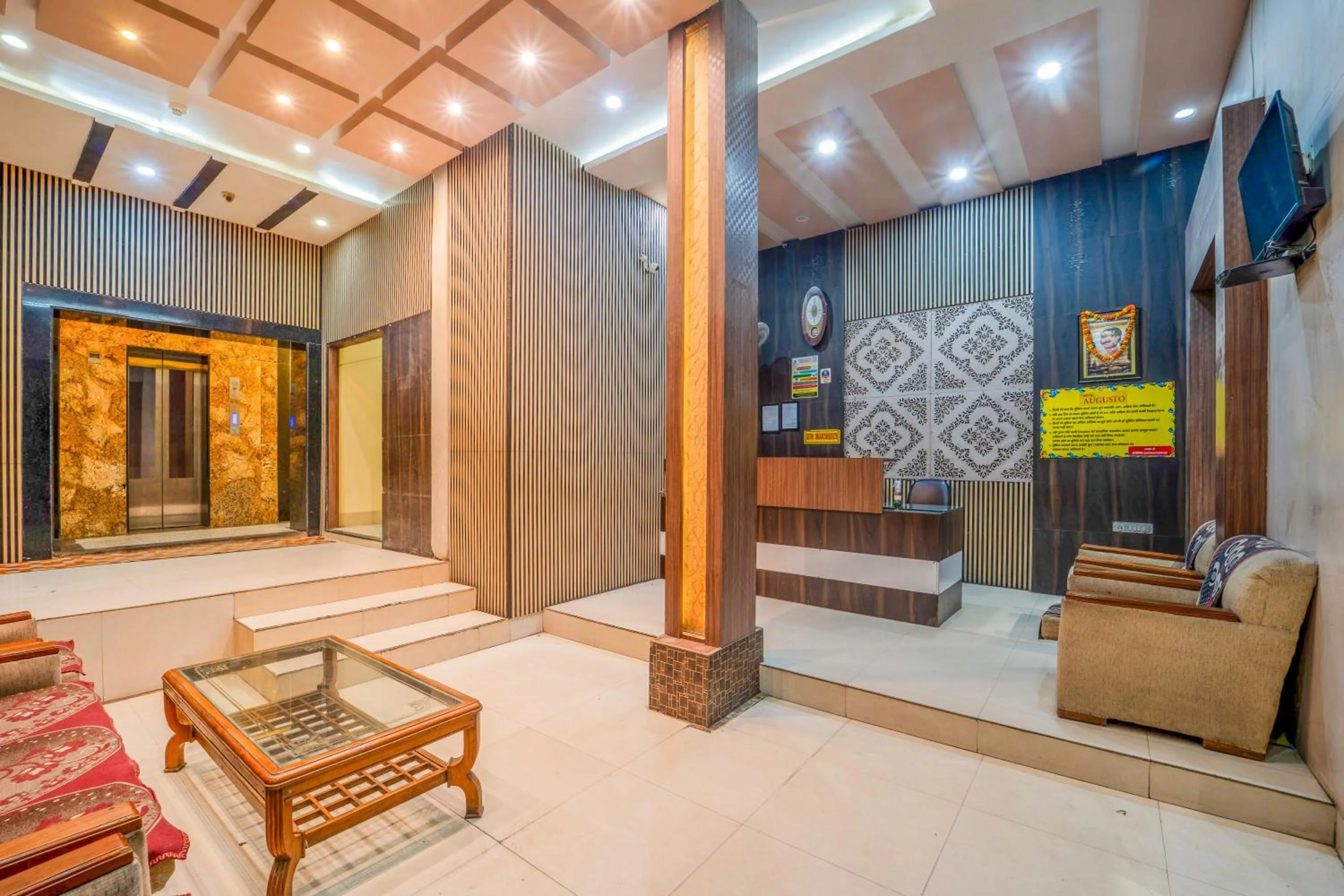 Lobby or reception in HOTEL AUGUSTO