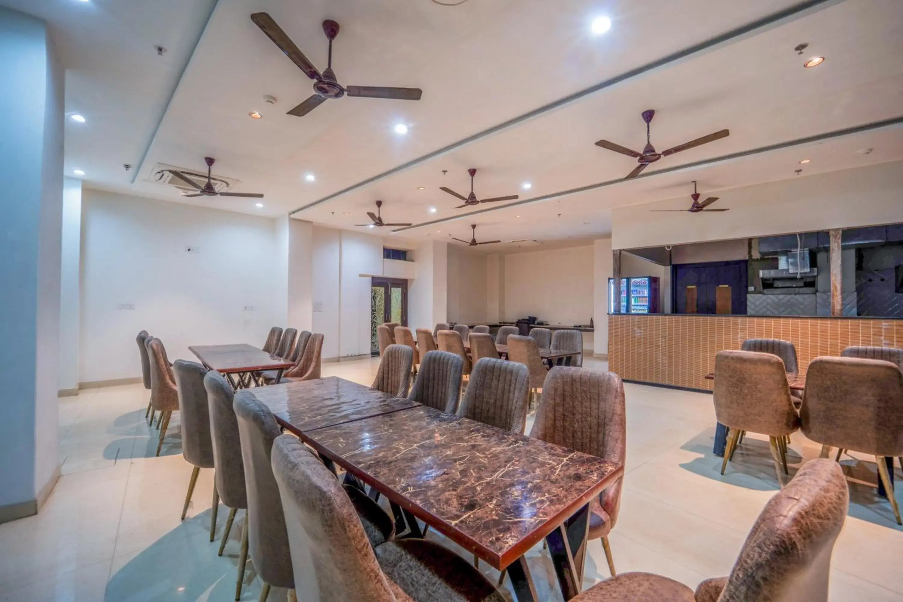 Restaurant/places to eat in HOTEL AUGUSTO Restaurant/places to eat in HOTEL AUGUSTO