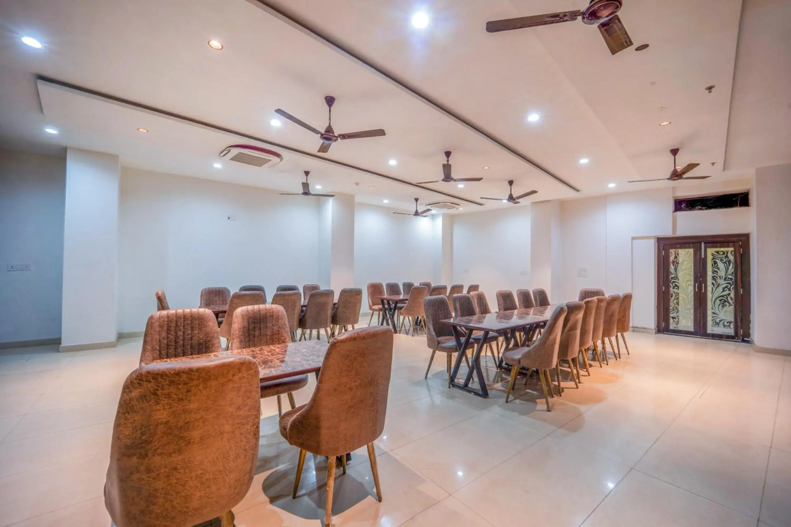 Restaurant/places to eat in HOTEL AUGUSTO Restaurant/places to eat in HOTEL AUGUSTO