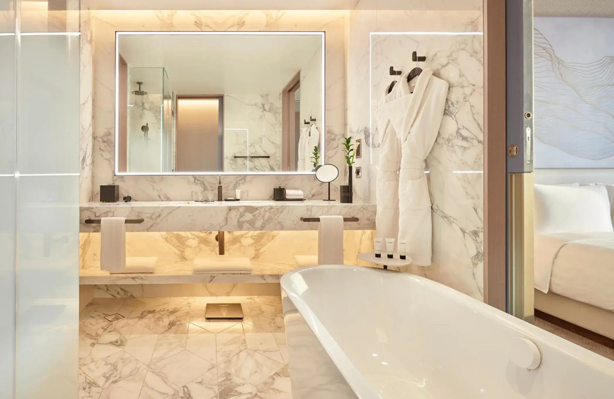 Shower, Bed in Grand Hyatt Kuwait Shower, Bed in Grand Hyatt Kuwait