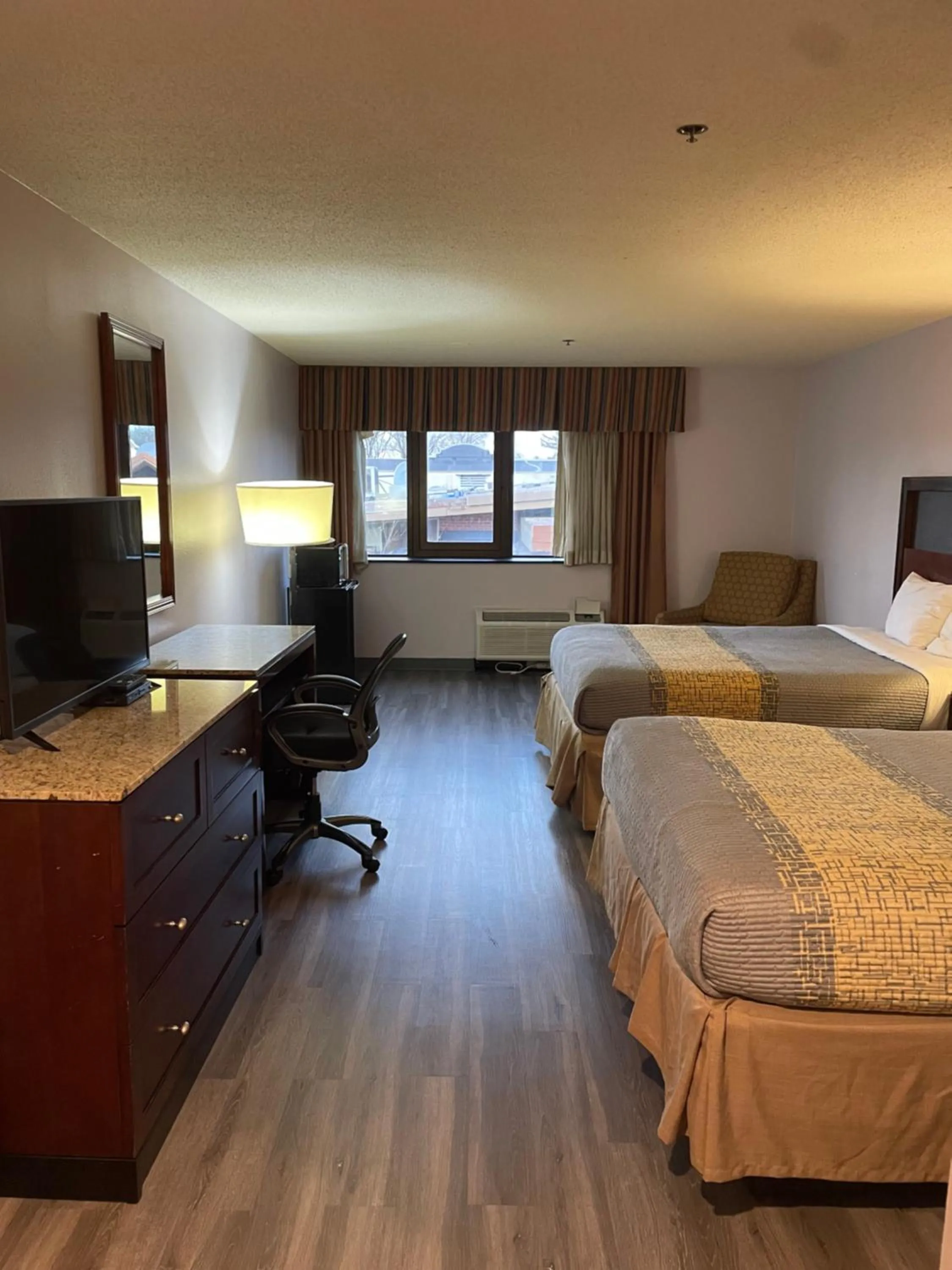 Bed in Apm Inn & Suites