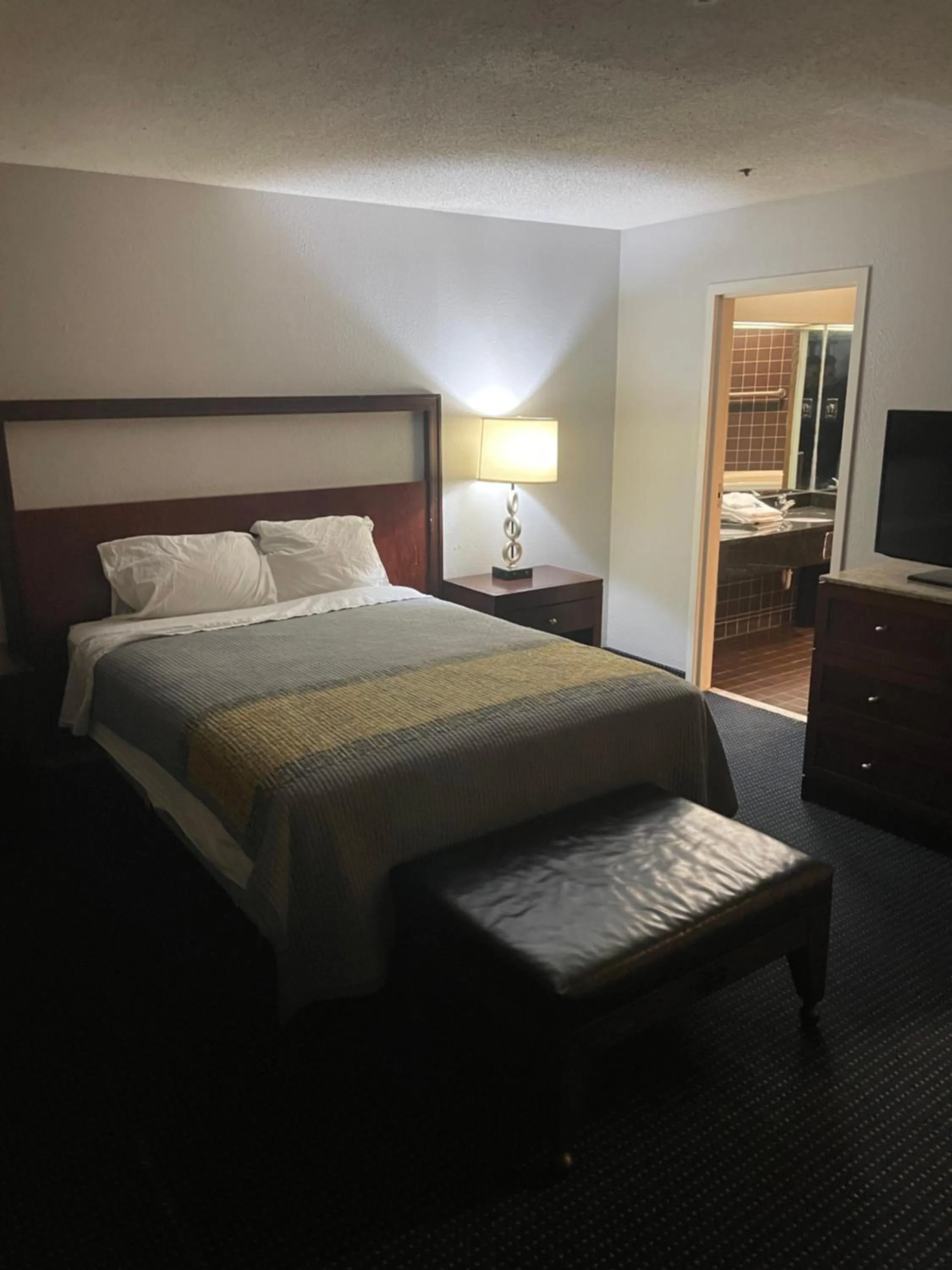 Bed in Apm Inn & Suites