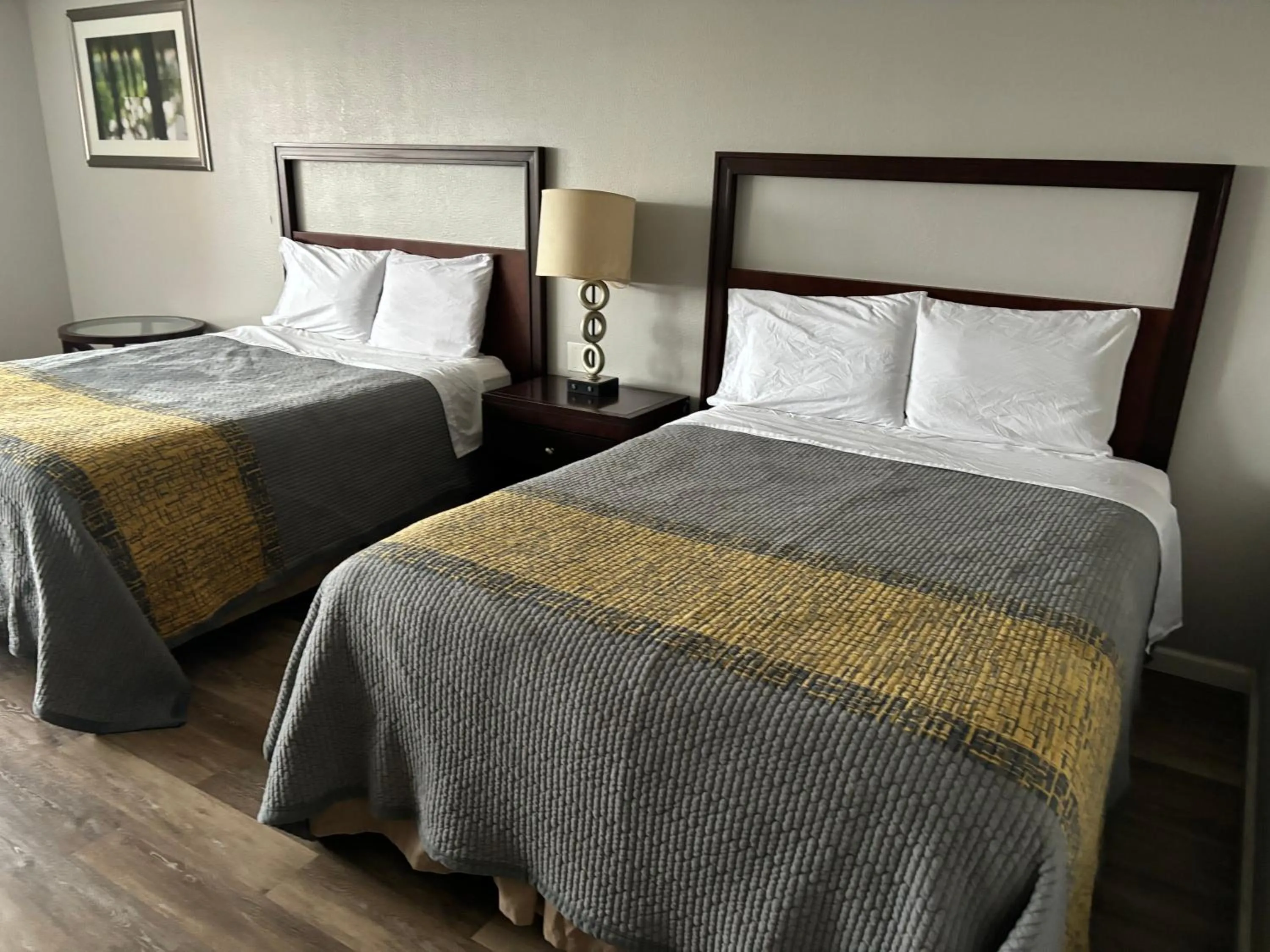 Bedroom, Bed in Apm Inn & Suites