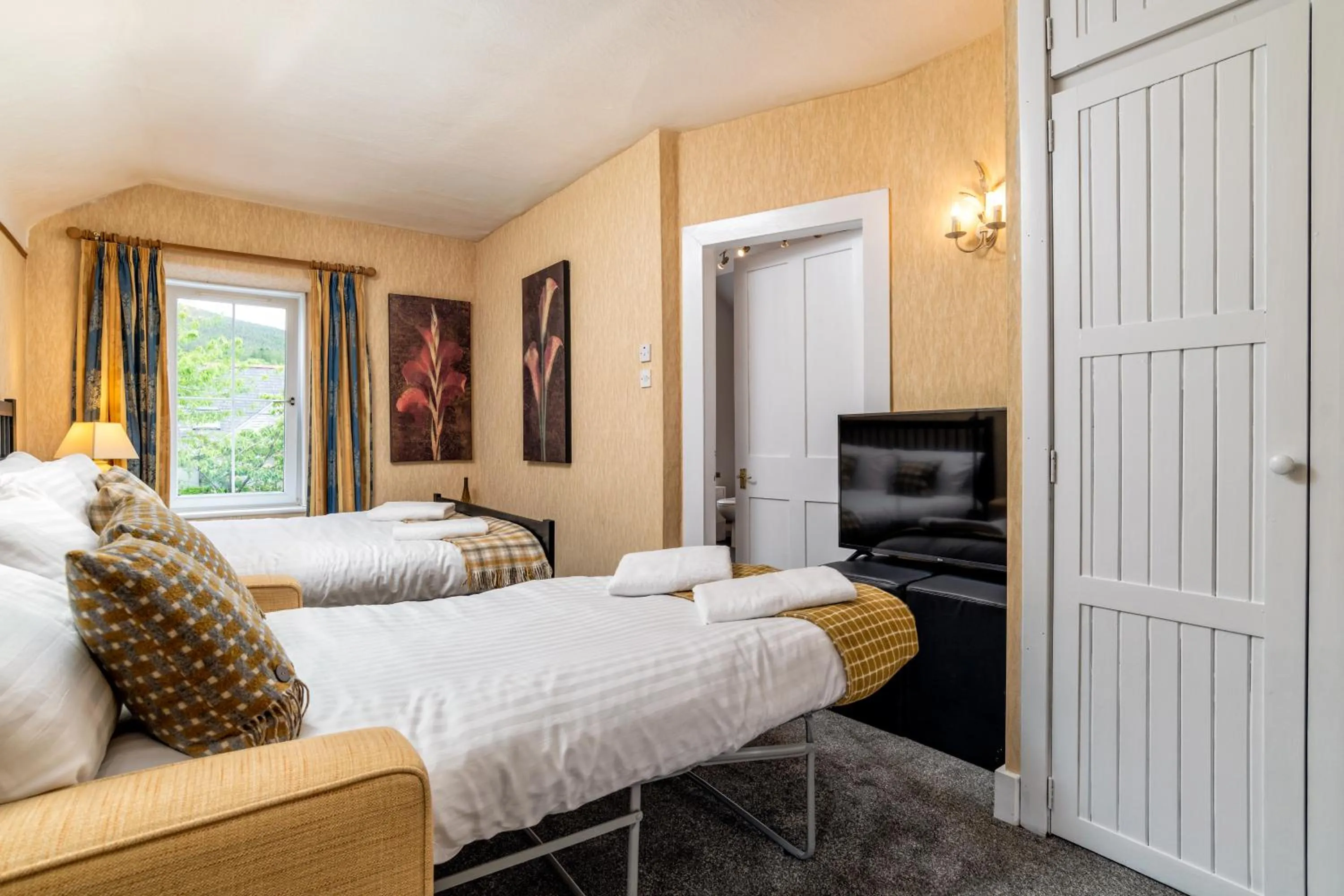 Photo of the whole room, Bed in The Green Inn Rooms