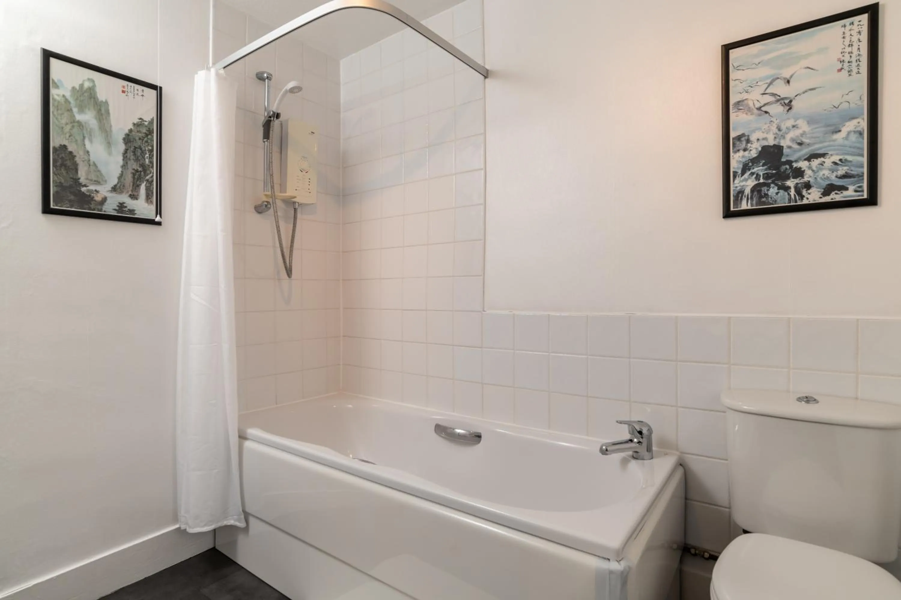 Bathroom in The Green Inn Rooms
