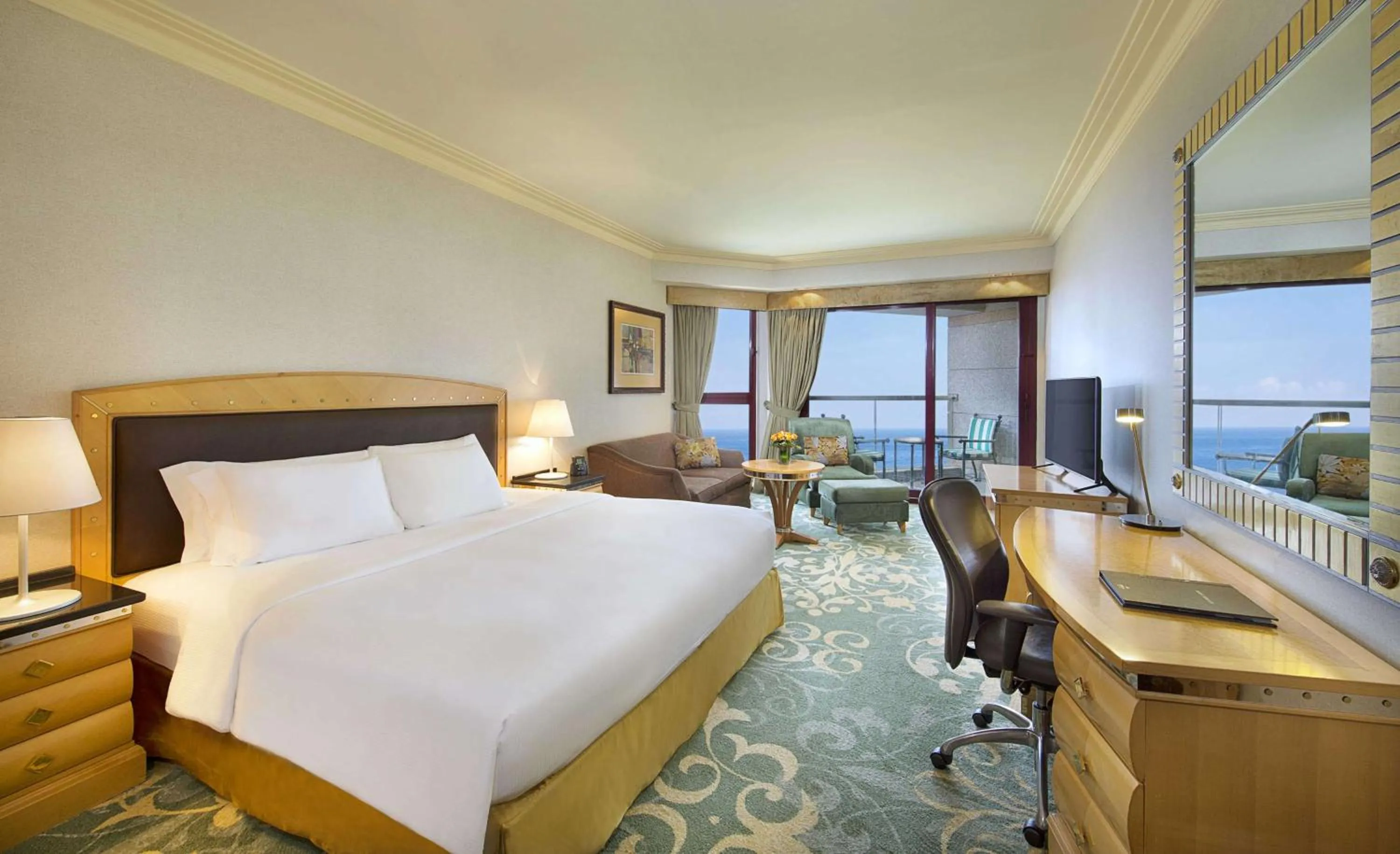 Bedroom, Bed in Jeddah Hilton